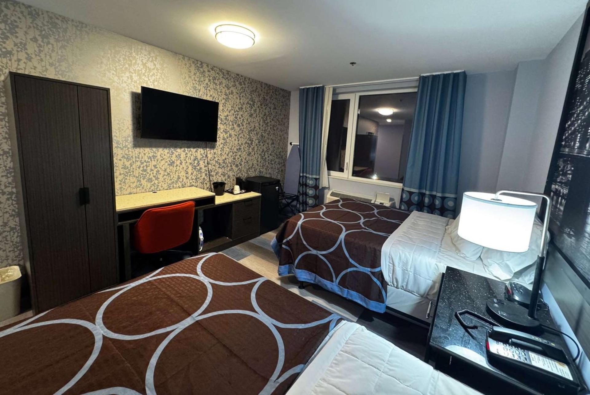 Super 8 by Wyndham Brooklyn Fulton Street Broadway Junction photo 10