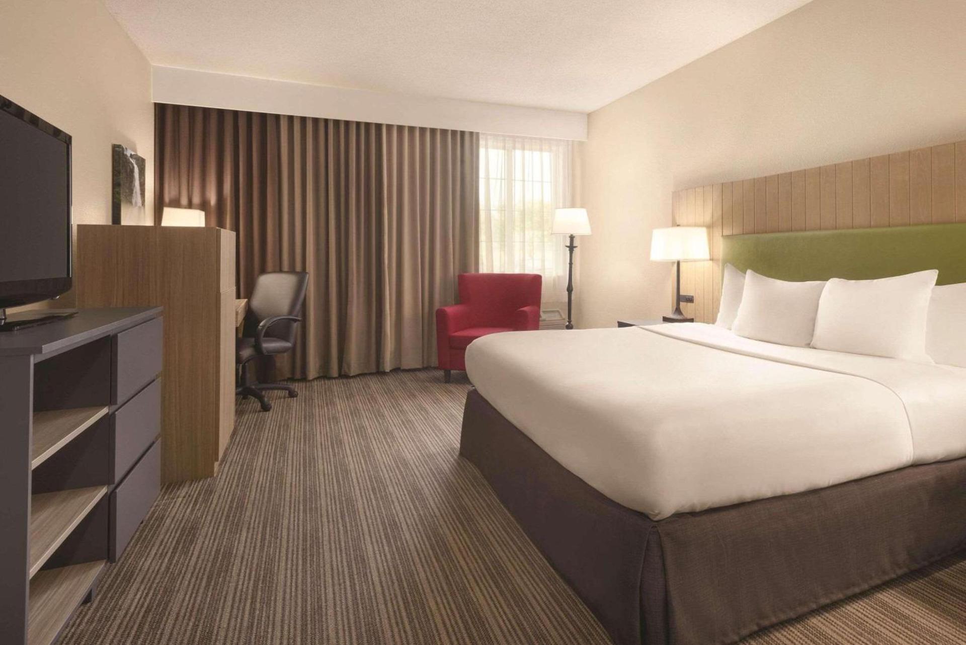 Country Inn & Suites by Radisson, Eagan, MN photo 31