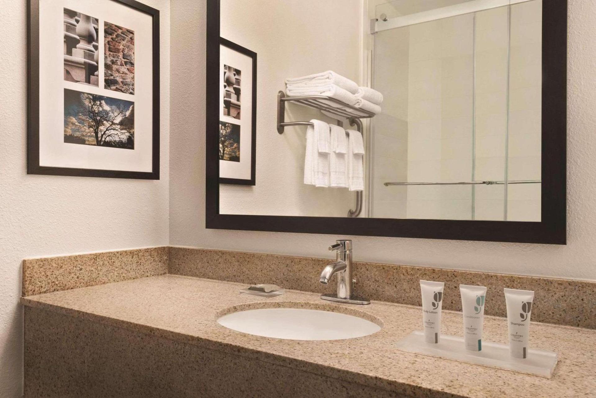 Country Inn & Suites by Radisson, Eagan, MN photo 34