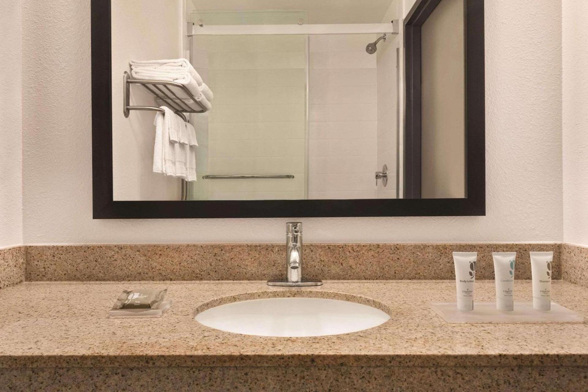 Country Inn & Suites by Radisson, Eagan, MN photo 11