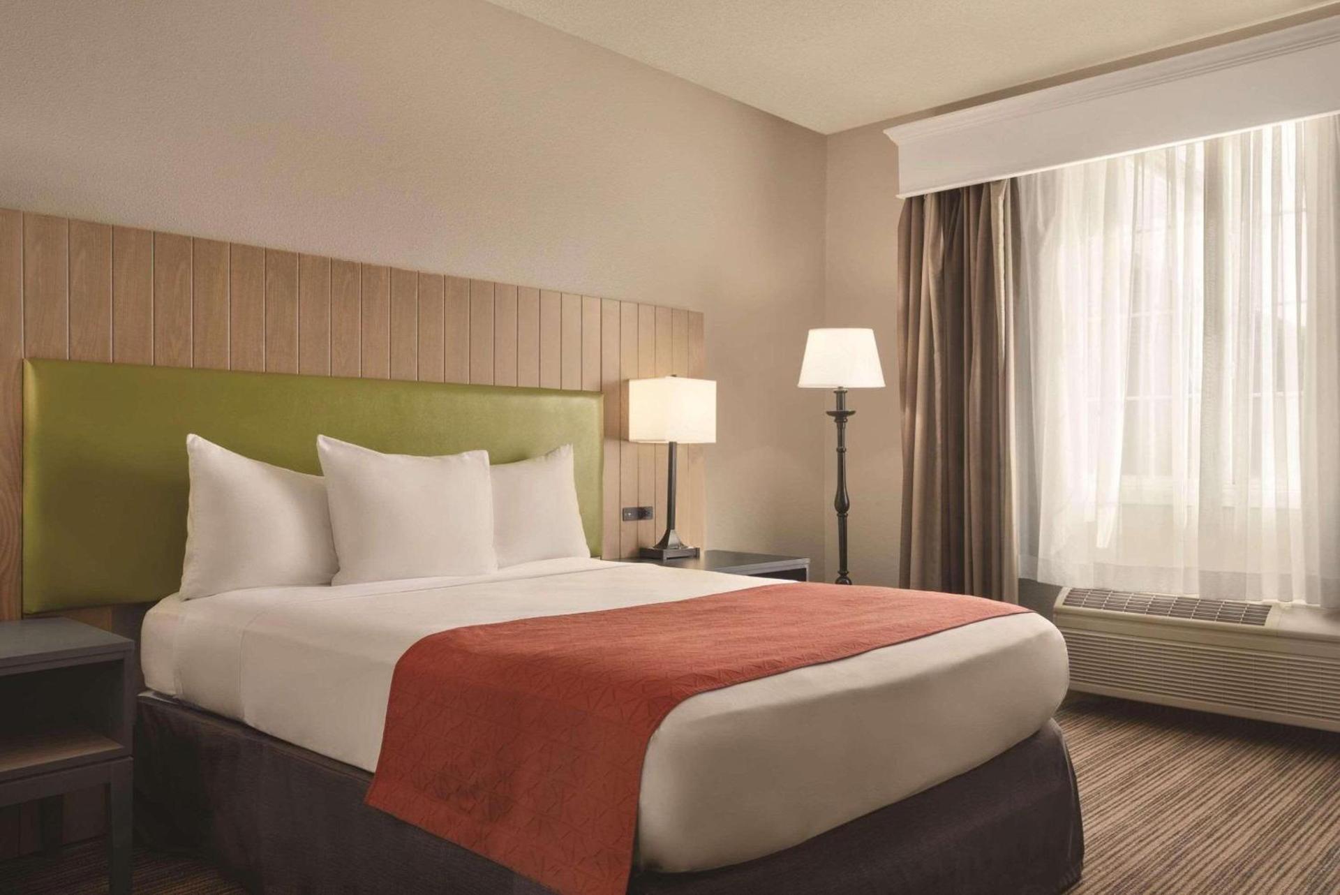 Country Inn & Suites by Radisson, Eagan, MN photo 10