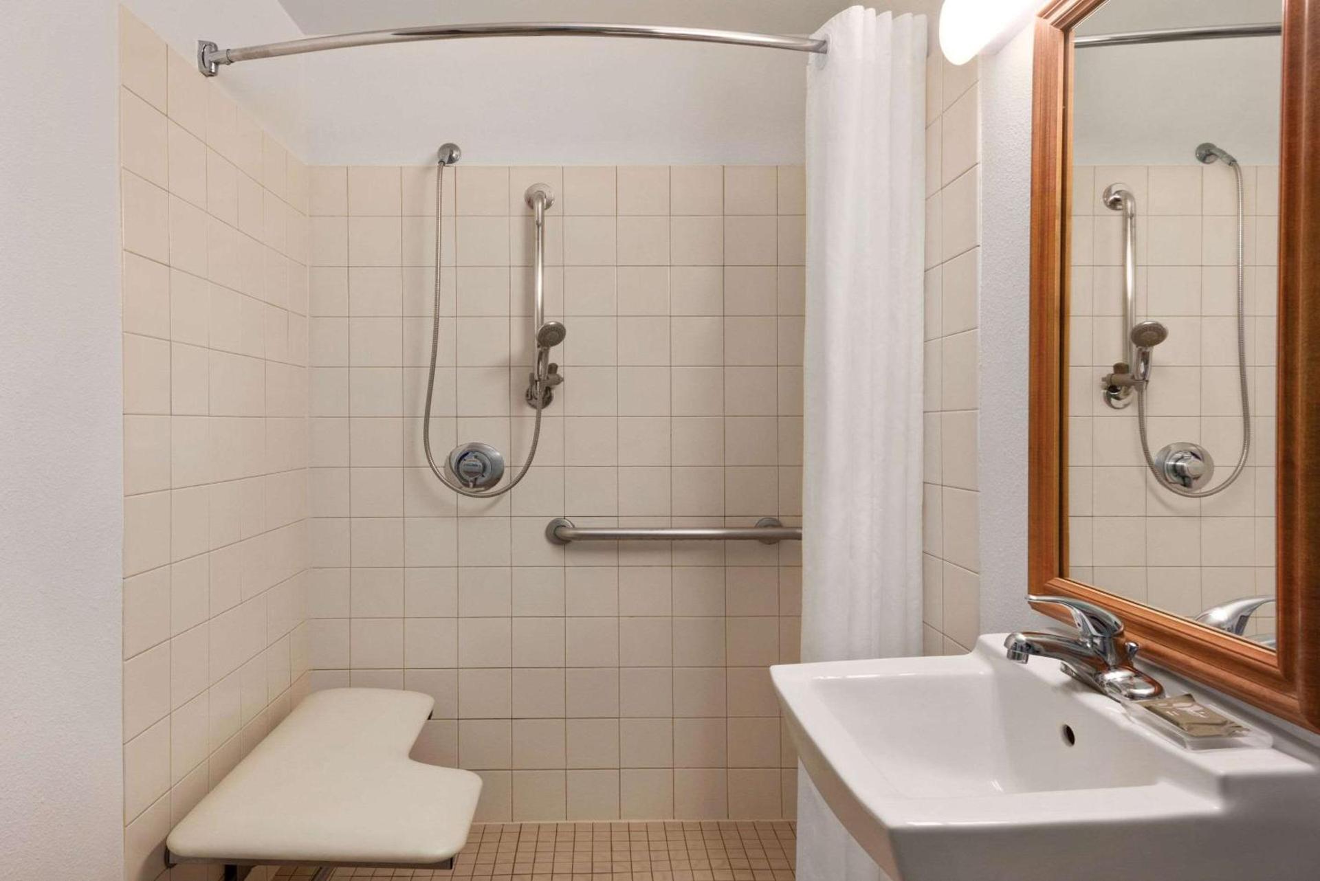 Country Inn & Suites by Radisson, Eagan, MN photo 23