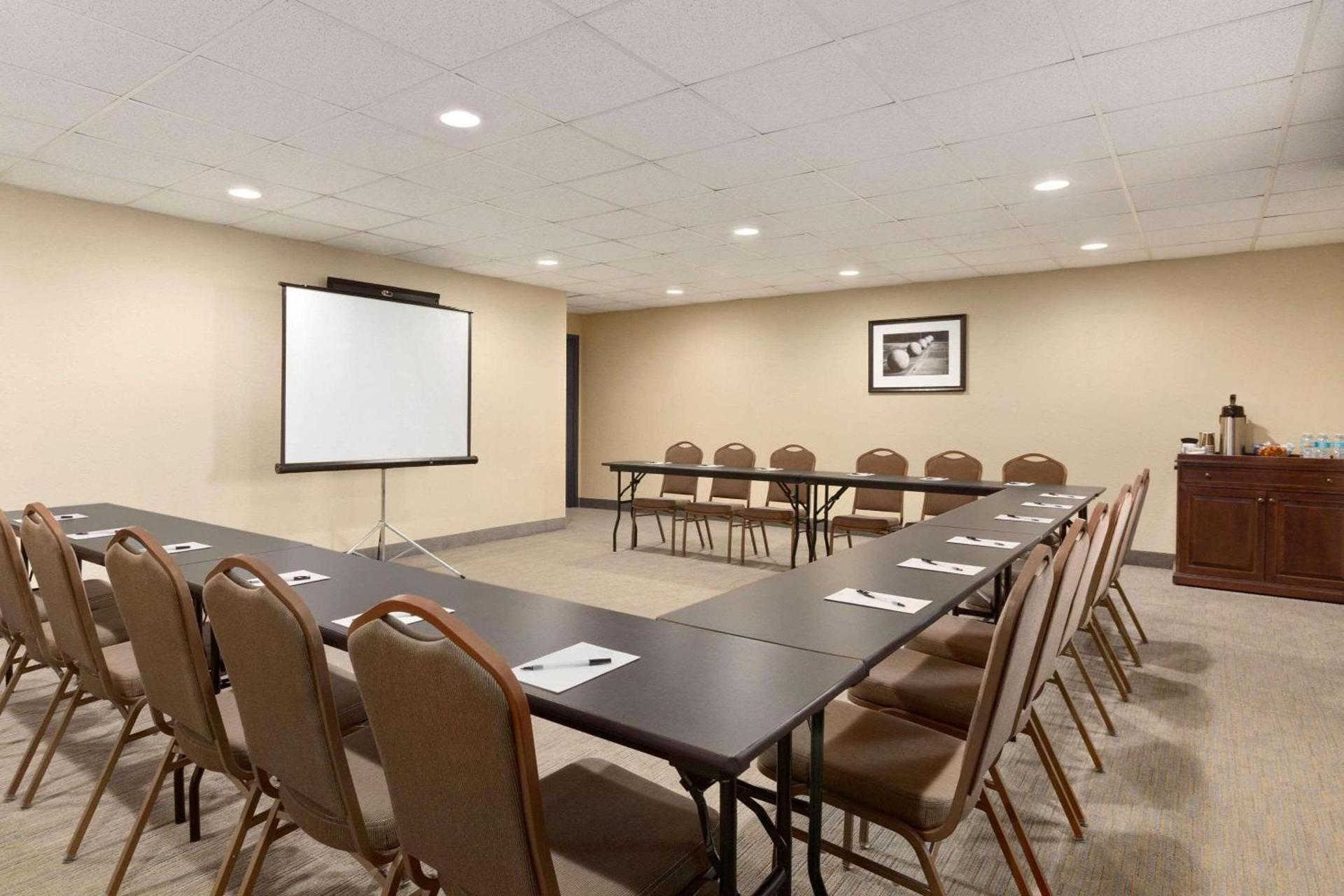 Country Inn & Suites by Radisson, Eagan, MN — hotel in Eagan
