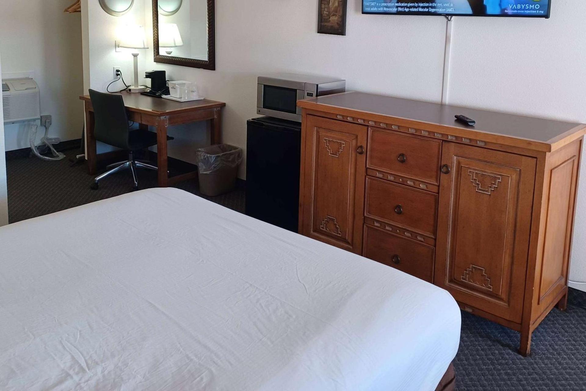 Howard Johnson by Wyndham Springerville photo 6