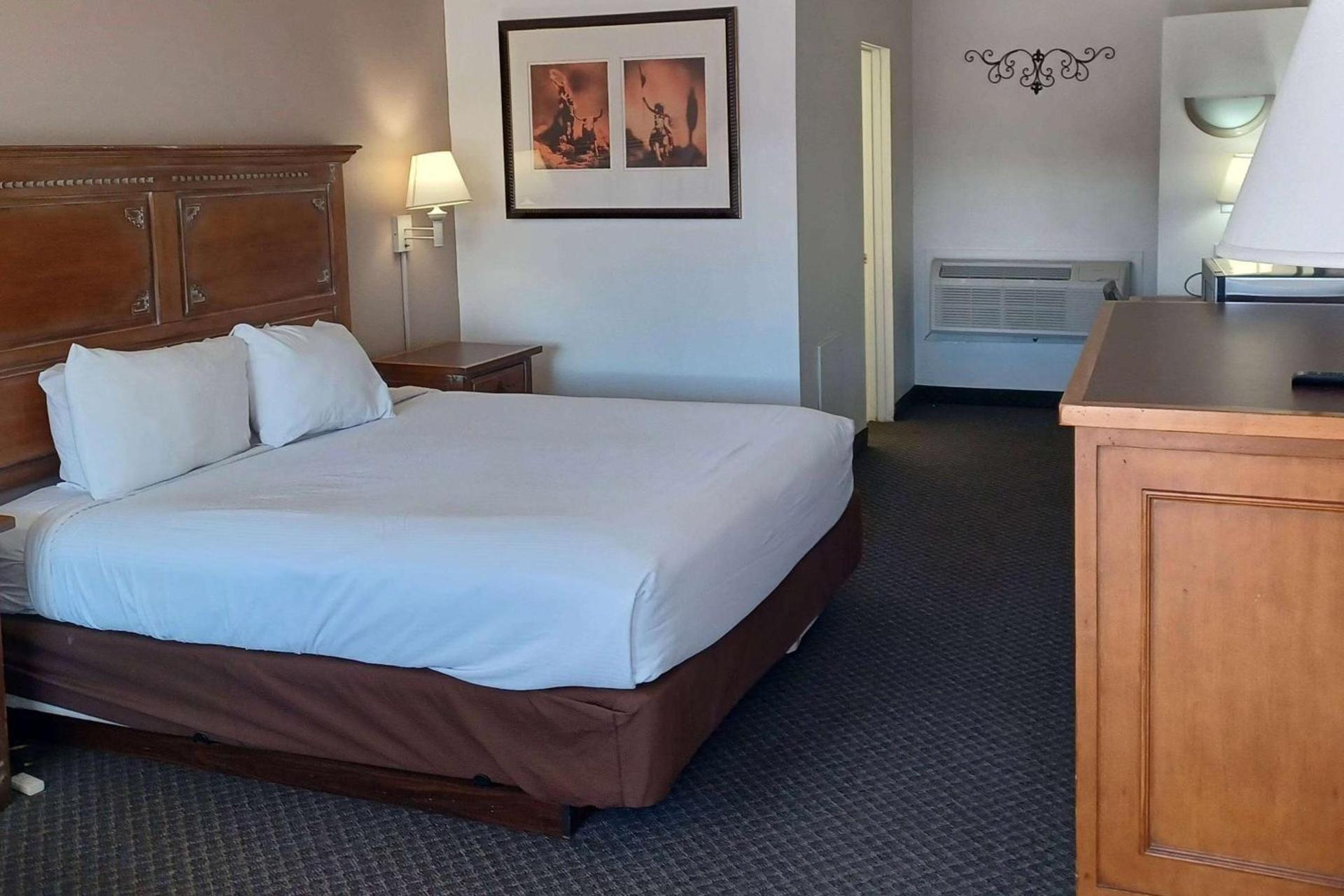 Howard Johnson by Wyndham Springerville photo 8