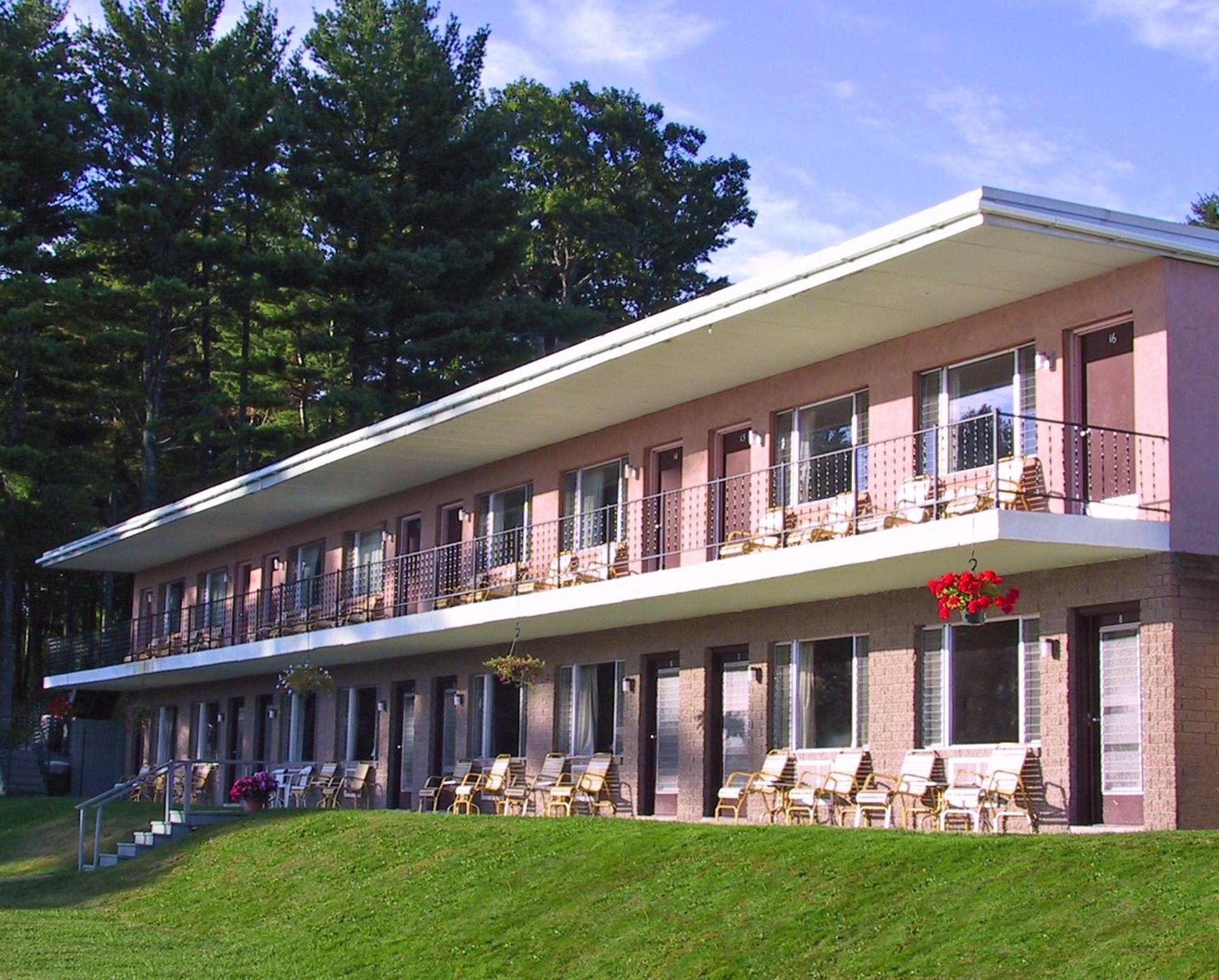 Half Moon Motel & Cottages photo 4