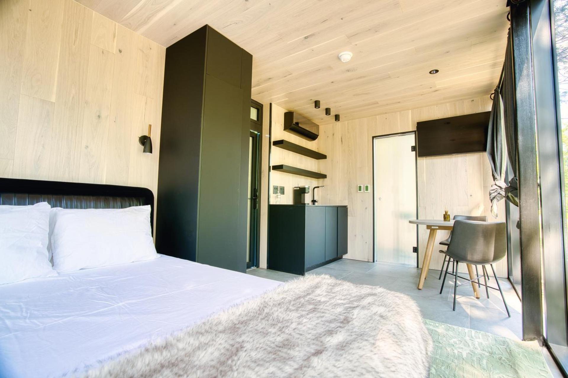 The Haüs Windham - Spacious Suites, Hot Tub, Mountain Views! photo 31