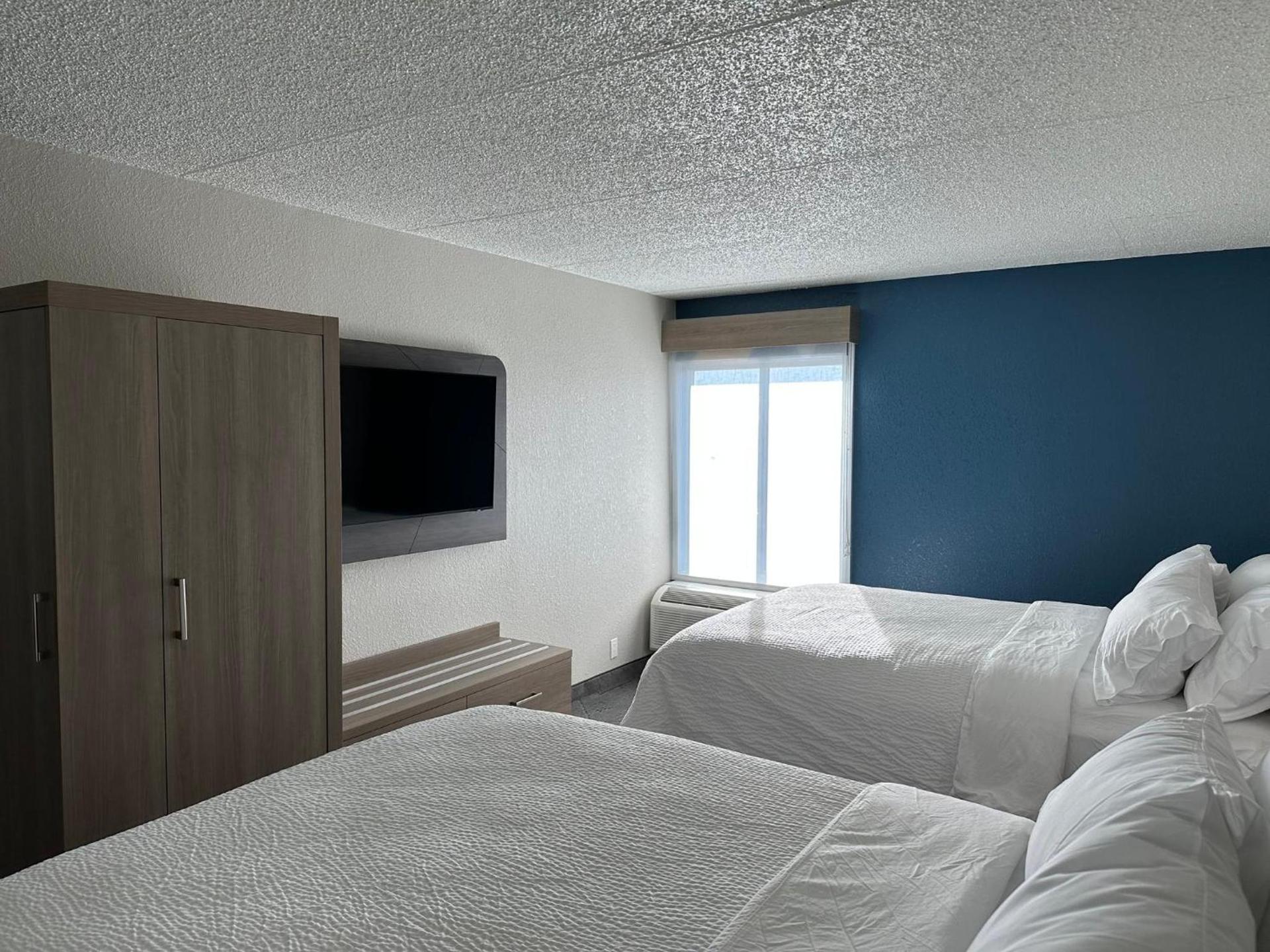 Holiday Inn Express & Suites Eden Prairie - Minneapolis by IHG photo 59