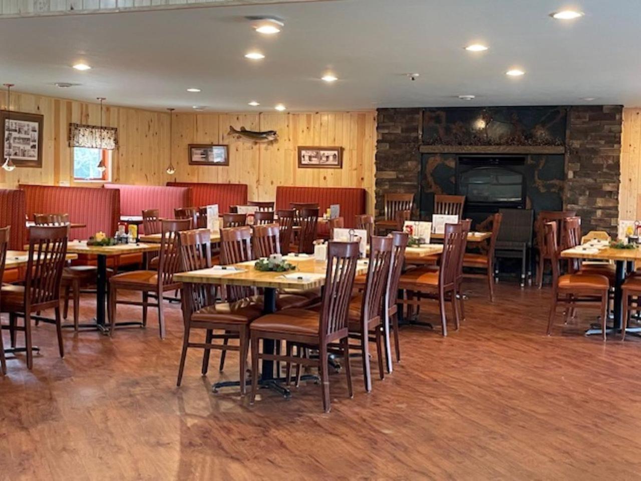 Lena's Northern Pines Resort photo 7