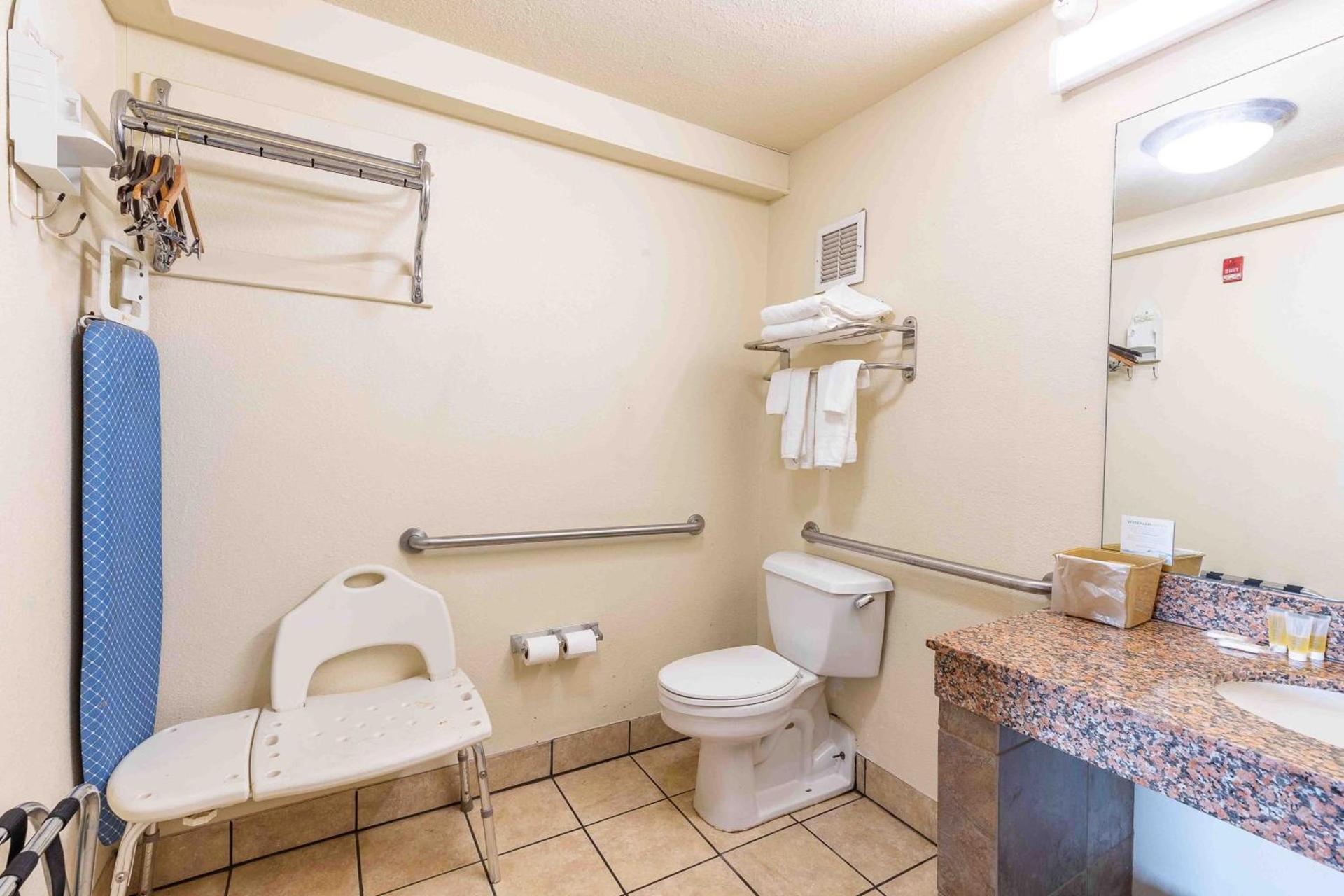 Days Inn by Wyndham Oklahoma City/Moore photo 24
