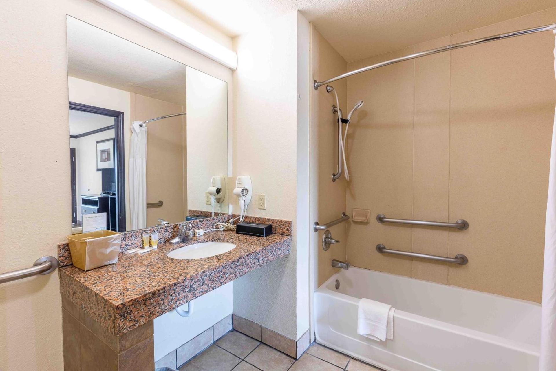 Days Inn by Wyndham Oklahoma City/Moore photo 19