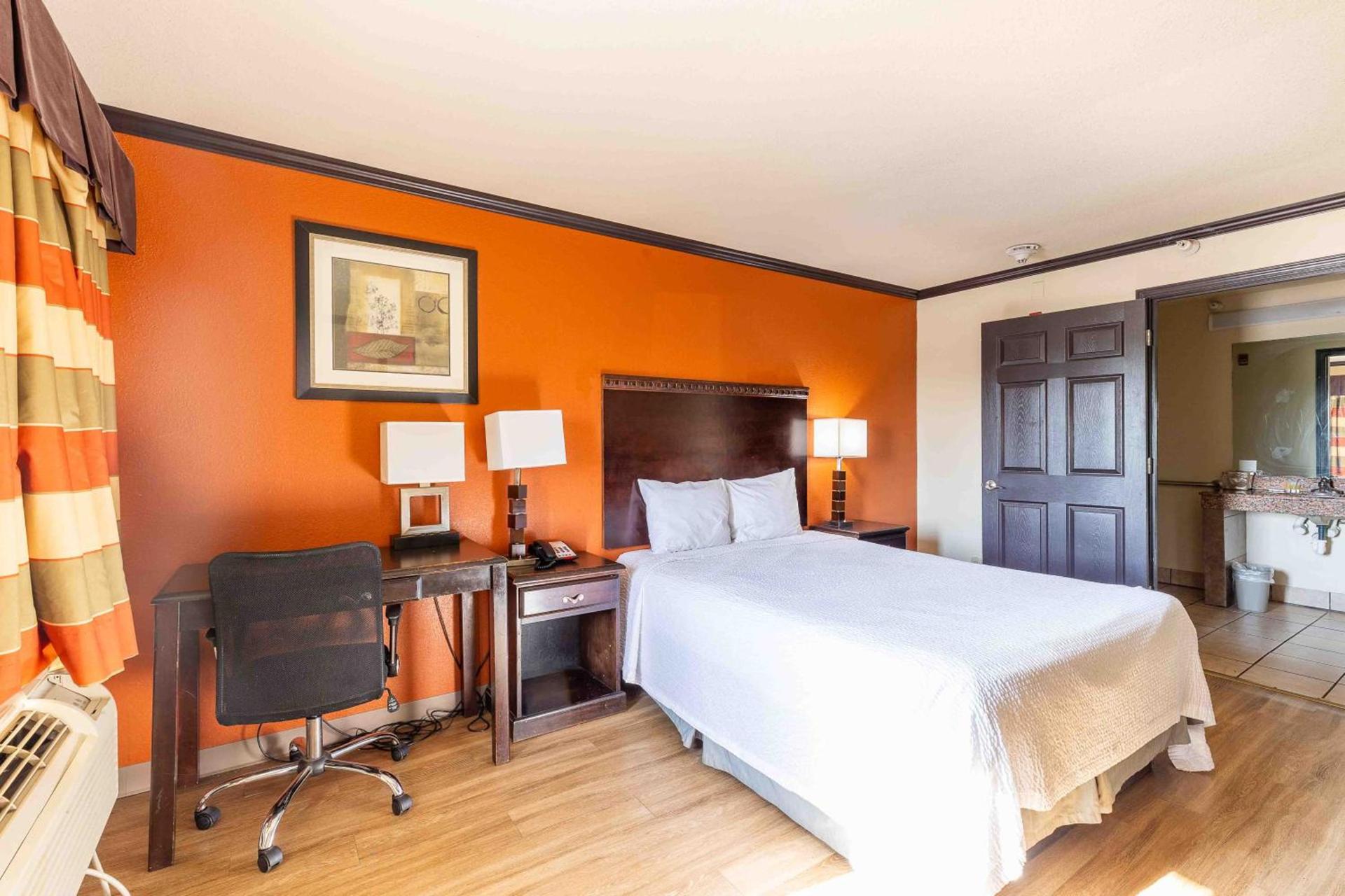 Days Inn by Wyndham Oklahoma City/Moore photo 14