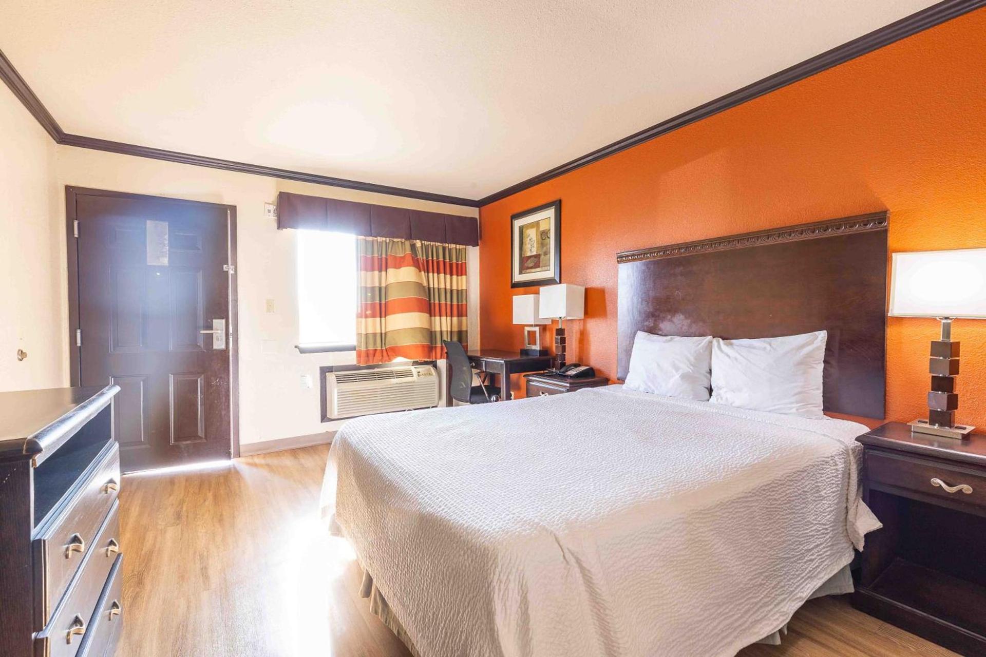 Days Inn by Wyndham Oklahoma City/Moore photo 11