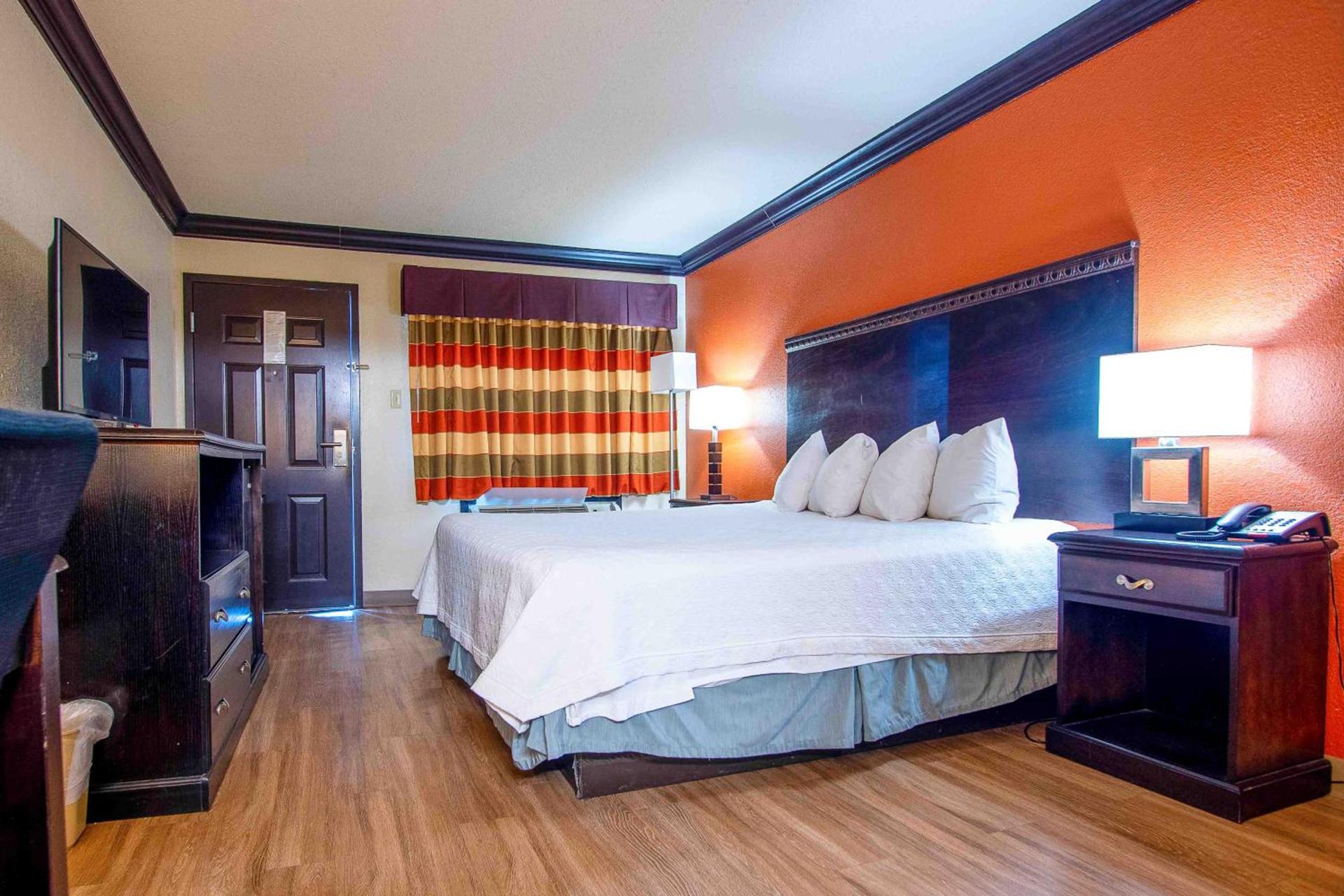 Days Inn by Wyndham Oklahoma City/Moore photo 7