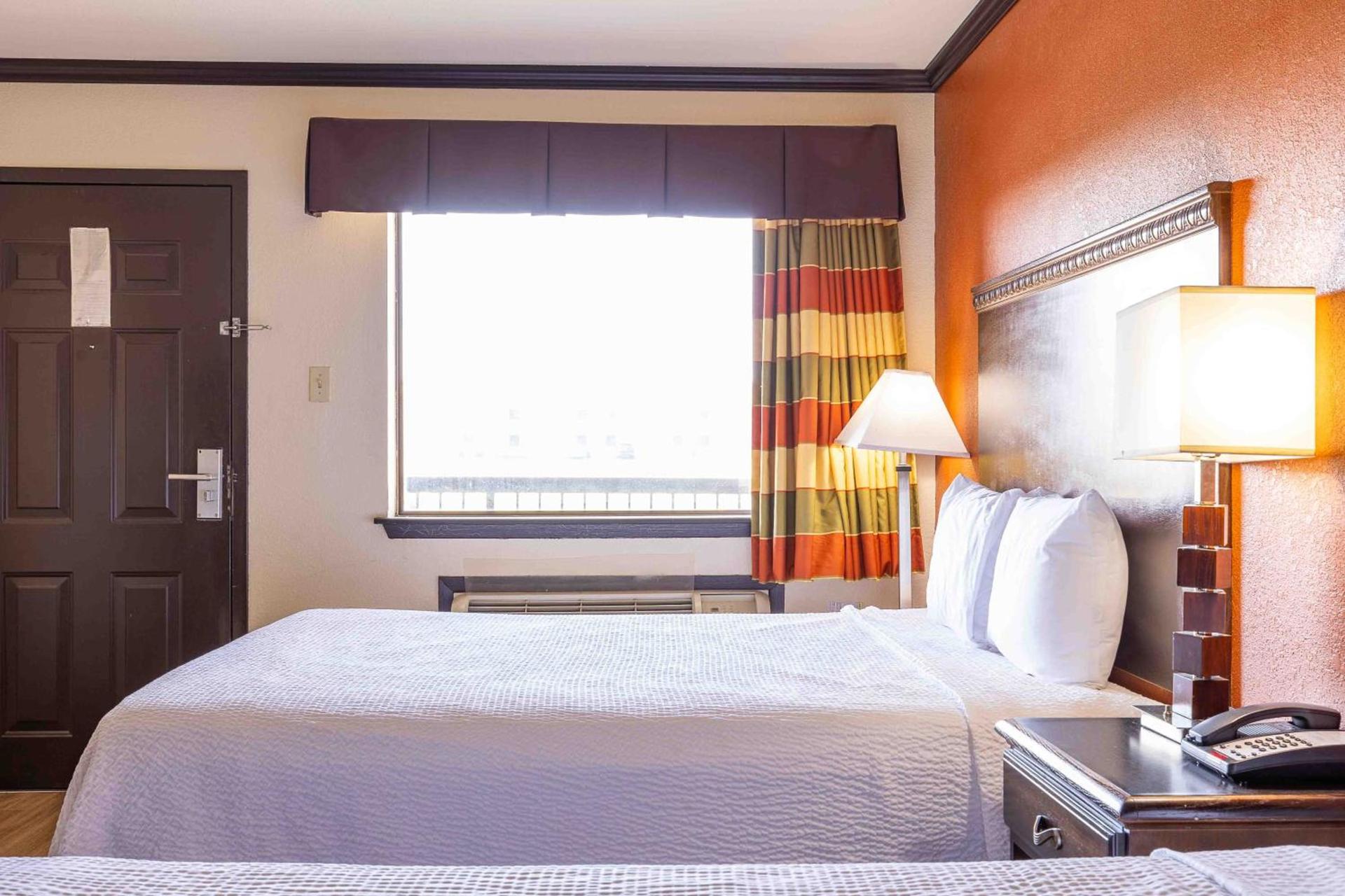 Days Inn by Wyndham Oklahoma City/Moore photo 10