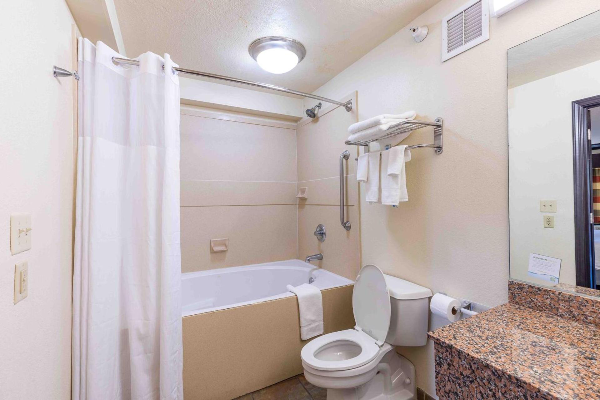 Days Inn by Wyndham Oklahoma City/Moore photo 26