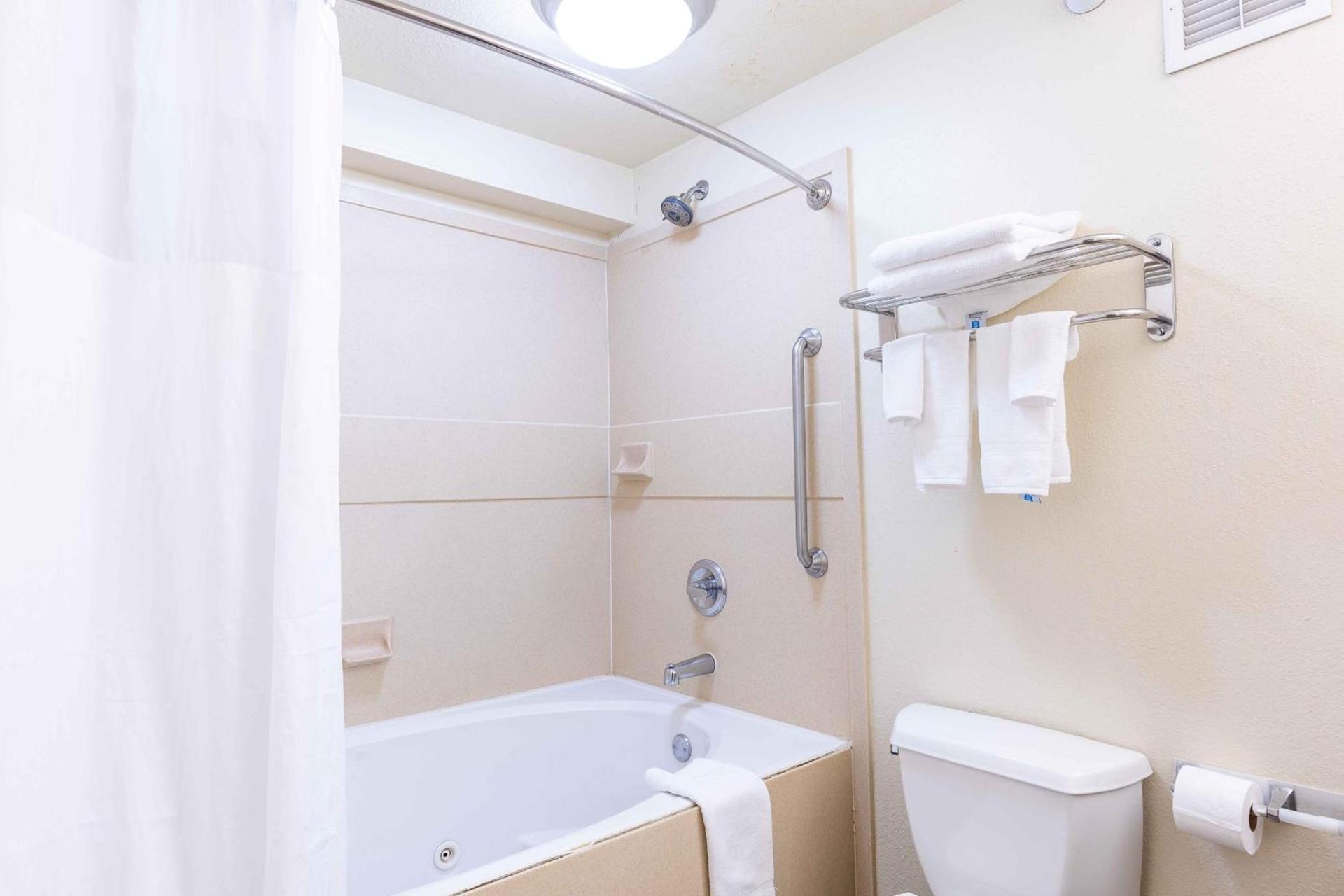 Days Inn by Wyndham Oklahoma City/Moore photo 27