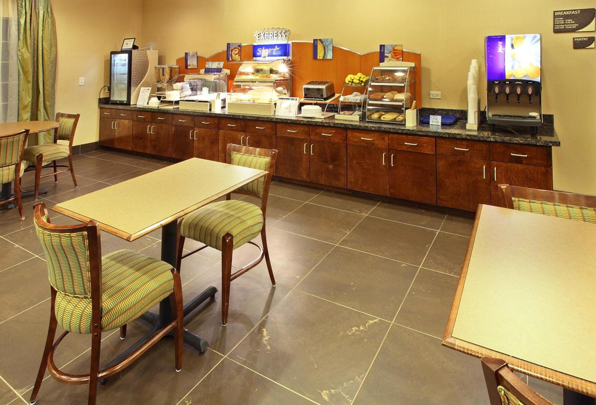 Holiday Inn Express Hotel & Suites Carthage by IHG photo 78