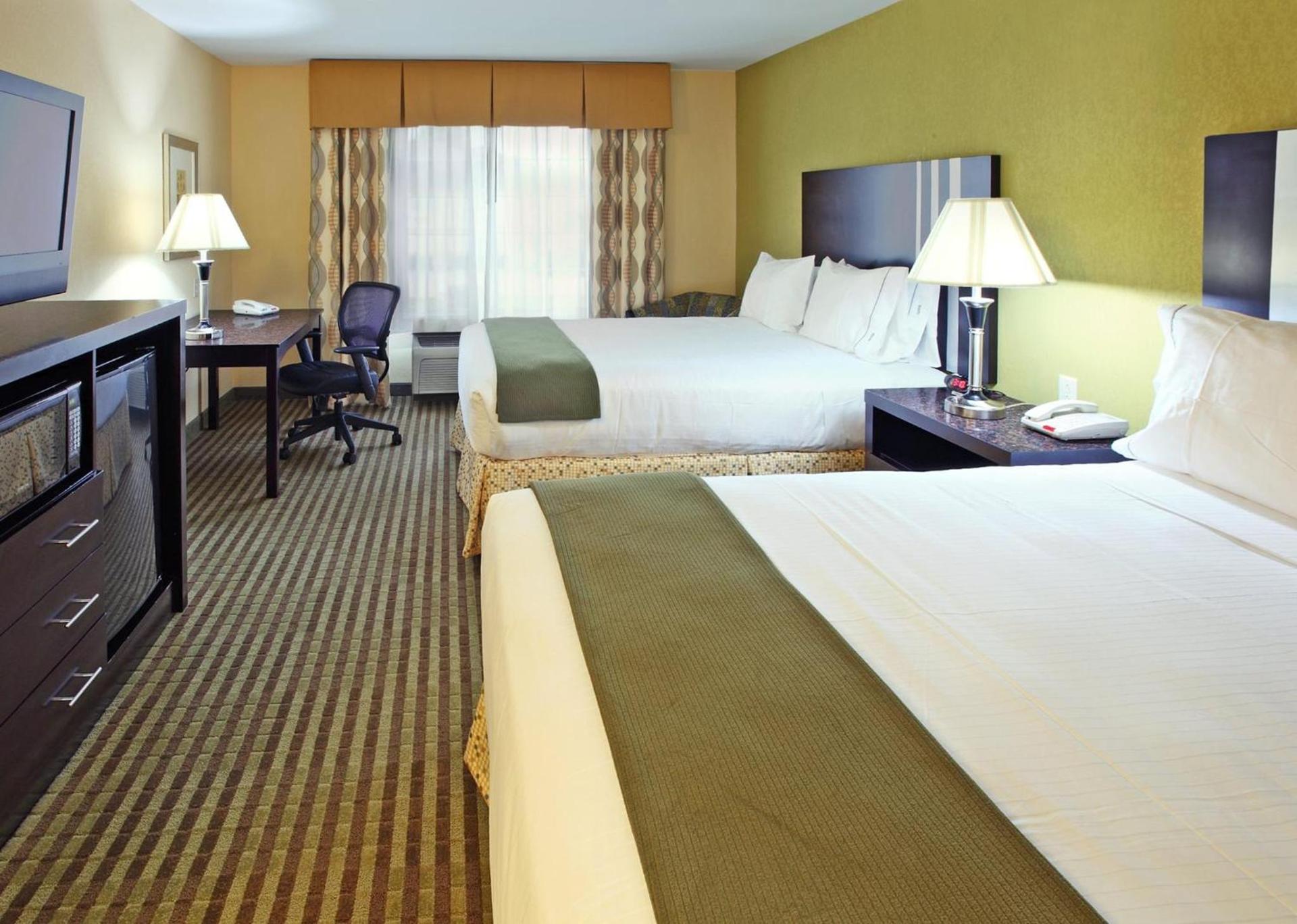 Holiday Inn Express Hotel & Suites Carthage by IHG photo 9
