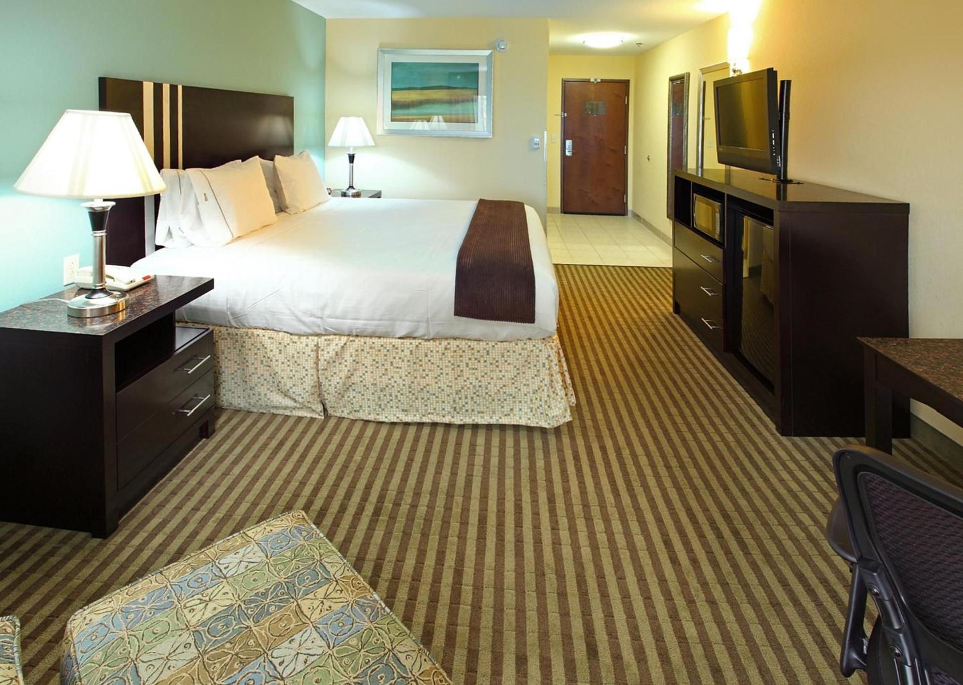 Holiday Inn Express Hotel & Suites Carthage by IHG photo 5