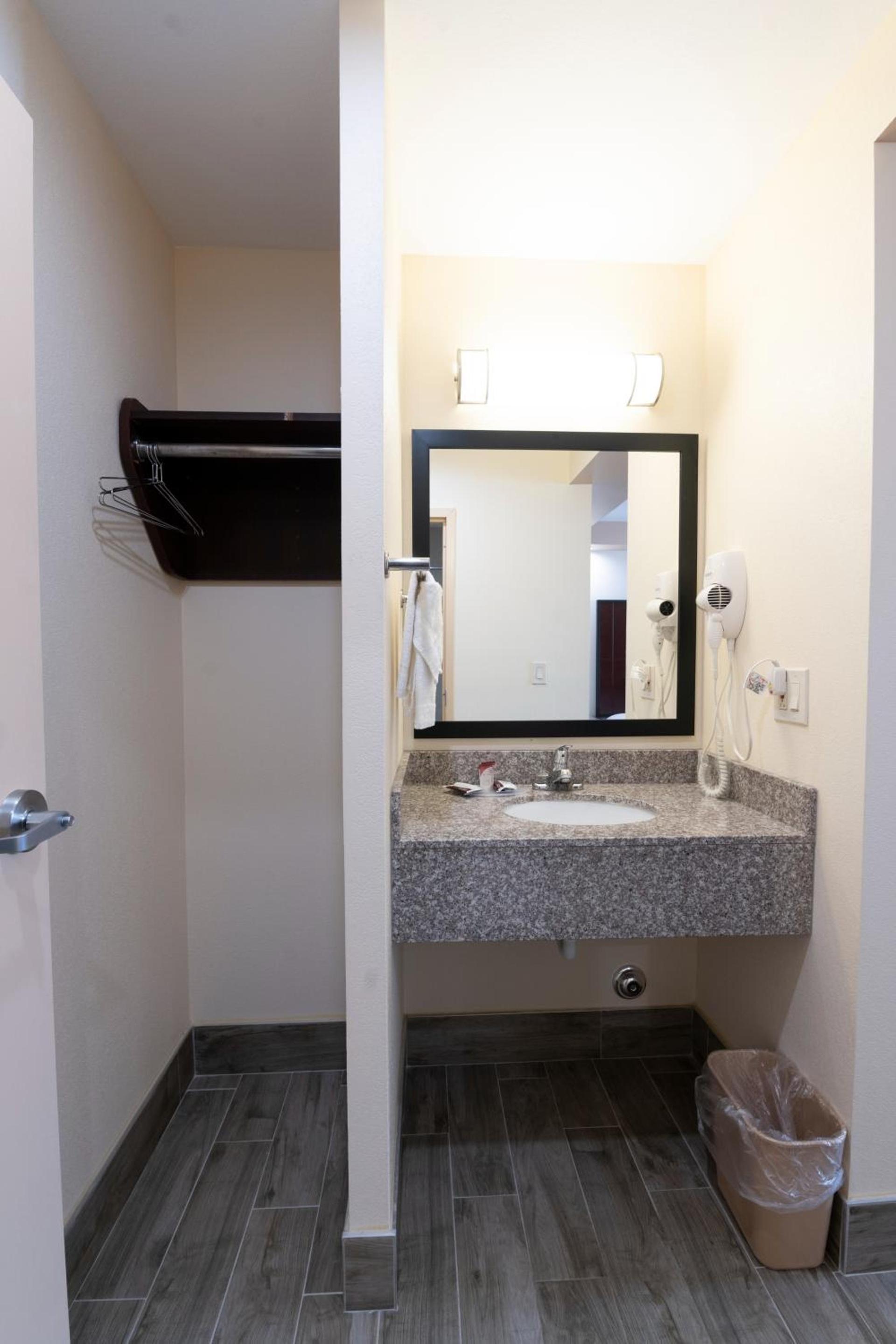 Knights Inn South Amboy photo 11