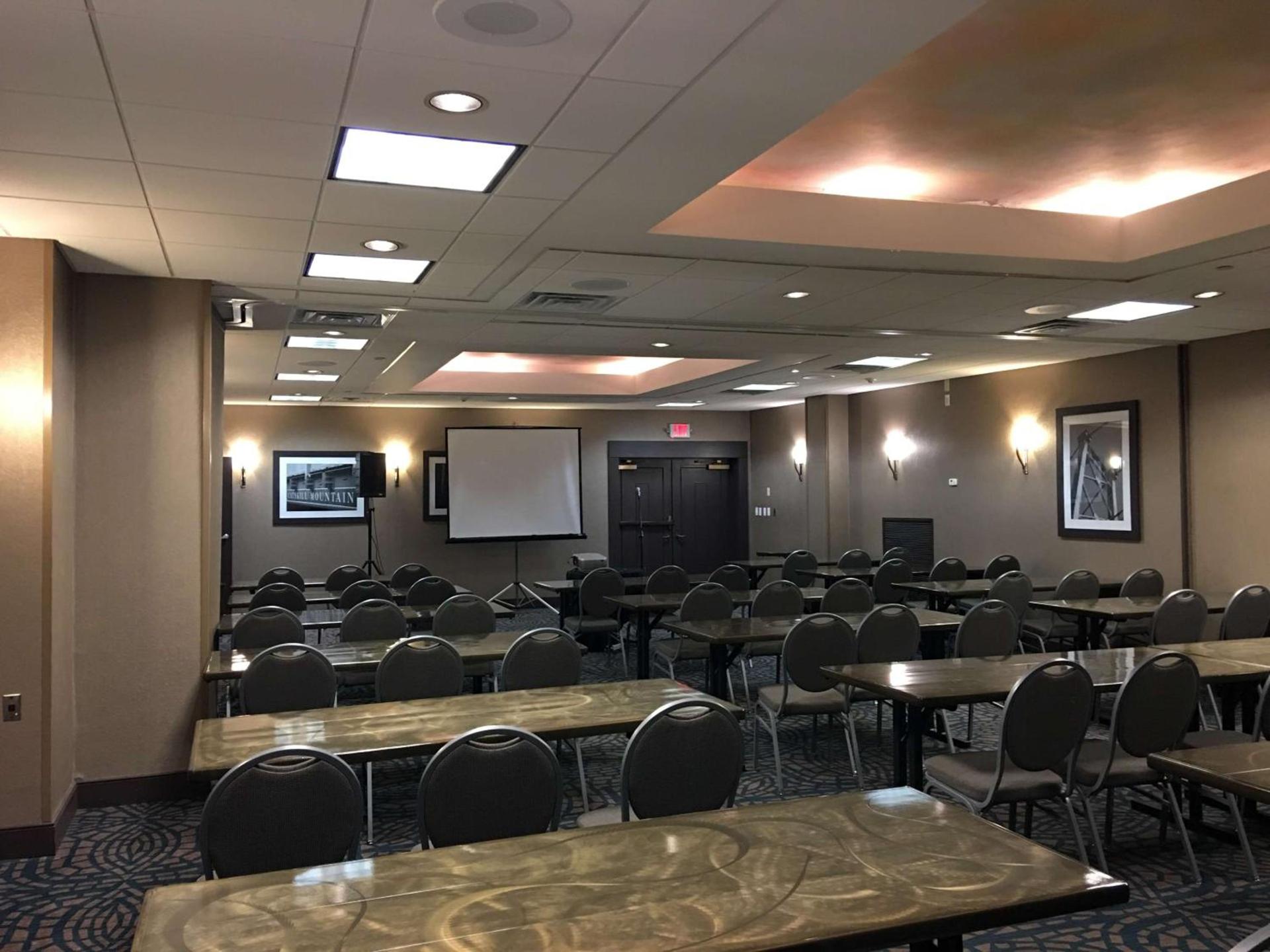 Best Western Plus Kingston Hotel and Conference Center photo 49