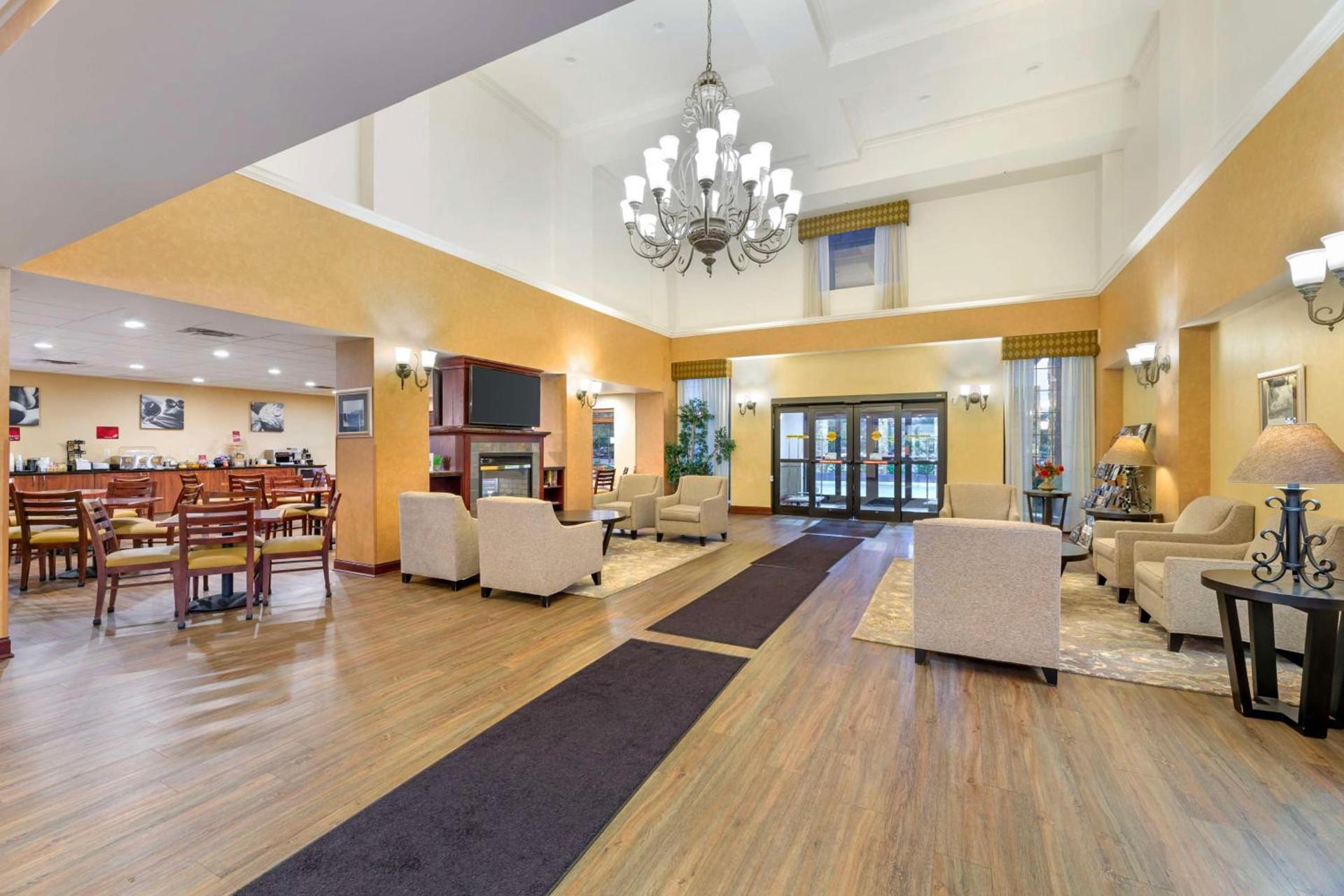 Best Western PLUS Victor Inn & Suites photo 2