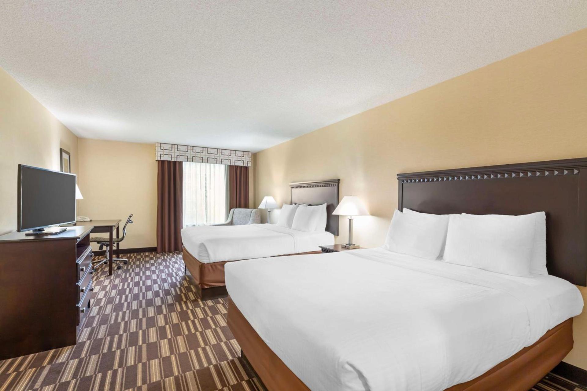 Best Western PLUS Victor Inn & Suites photo 8