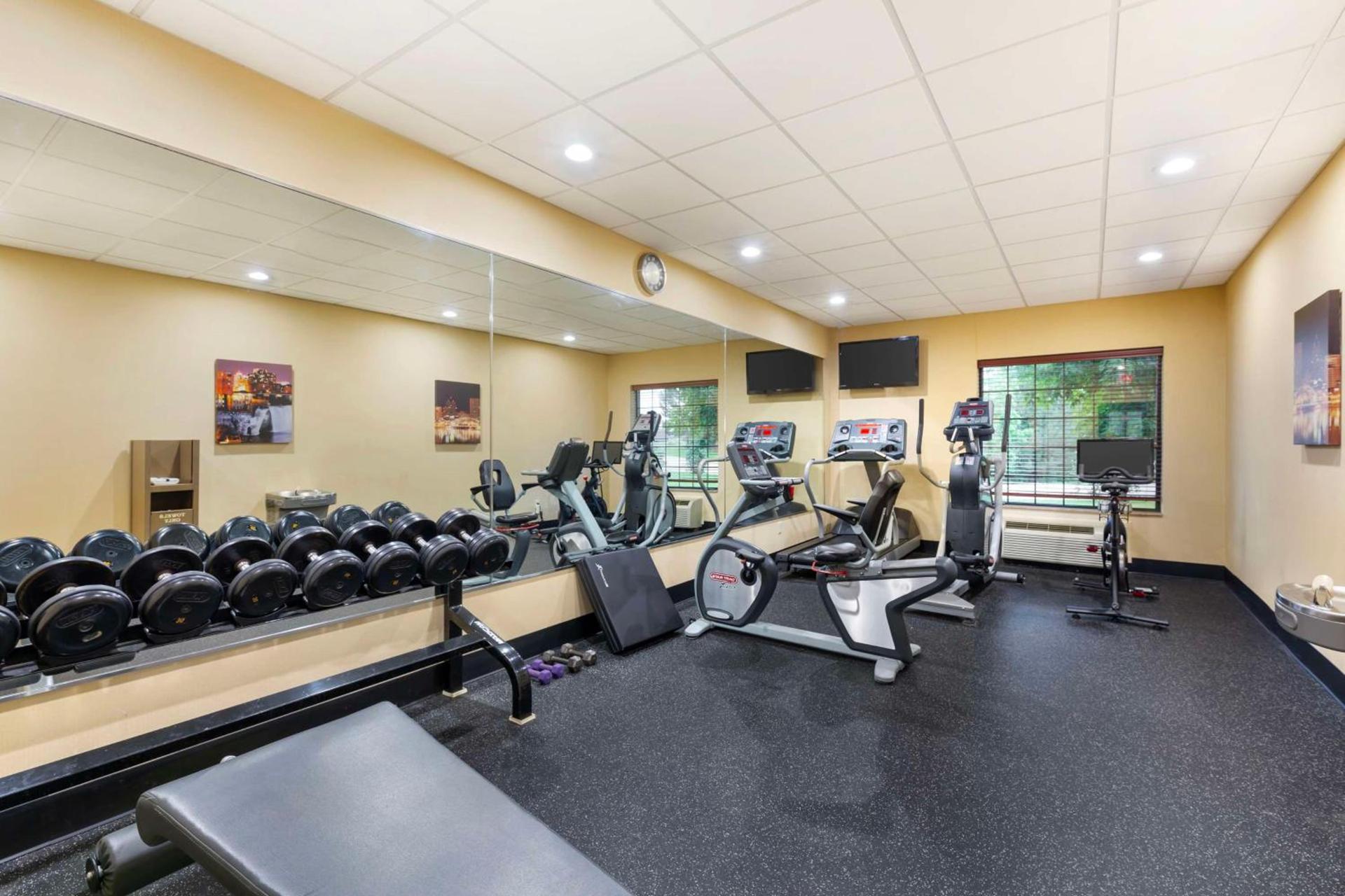 Best Western PLUS Victor Inn & Suites photo 3