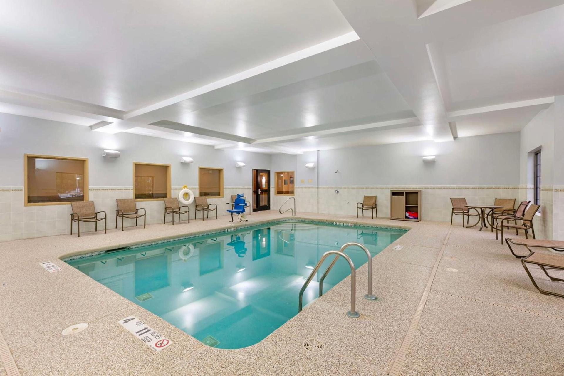 Best Western PLUS Victor Inn & Suites photo 9