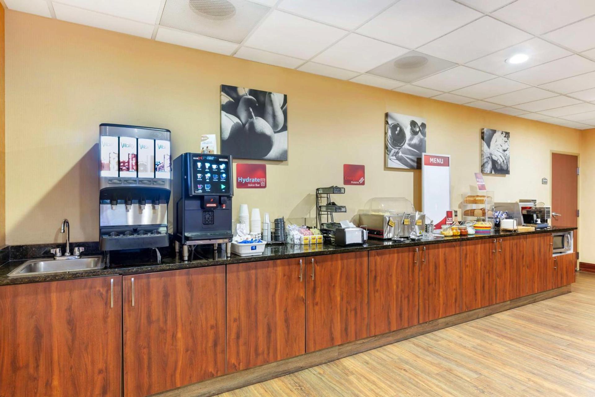 Best Western PLUS Victor Inn & Suites photo 12