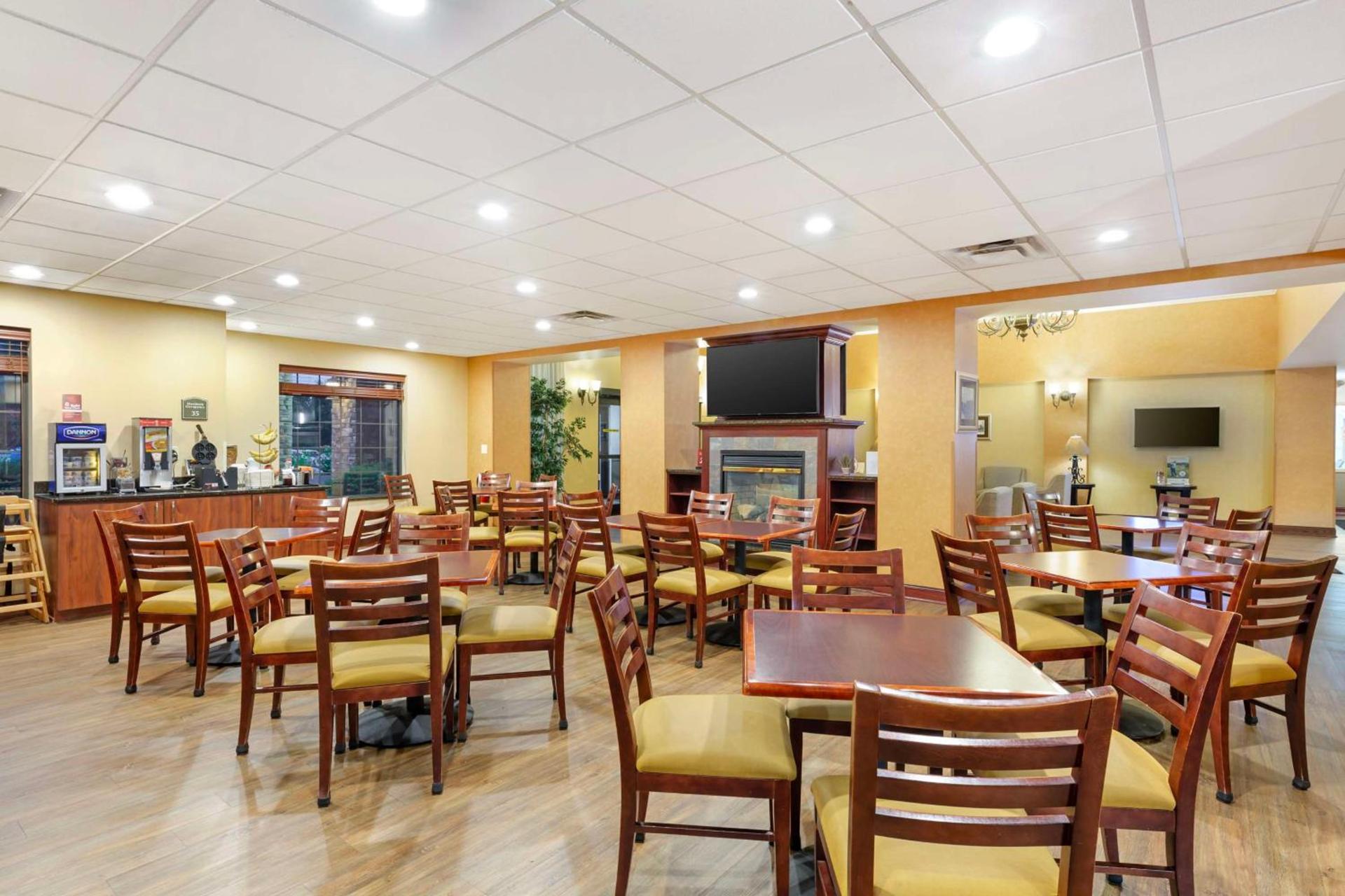 Best Western PLUS Victor Inn & Suites photo 11