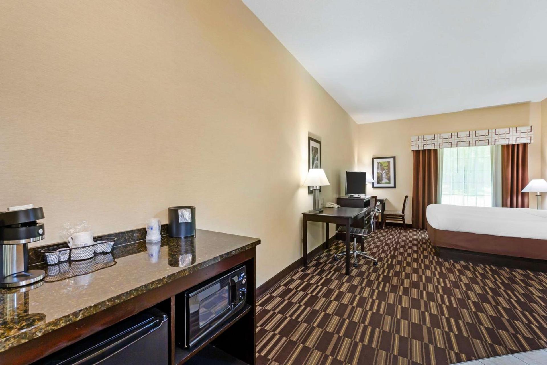 Best Western PLUS Victor Inn & Suites photo 19