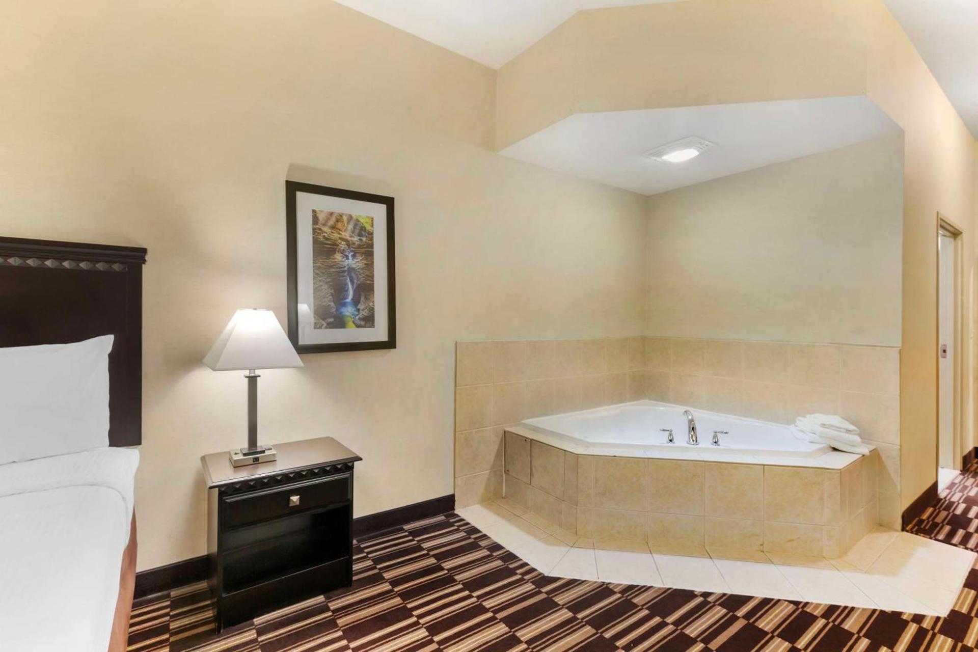 Best Western PLUS Victor Inn & Suites photo 21