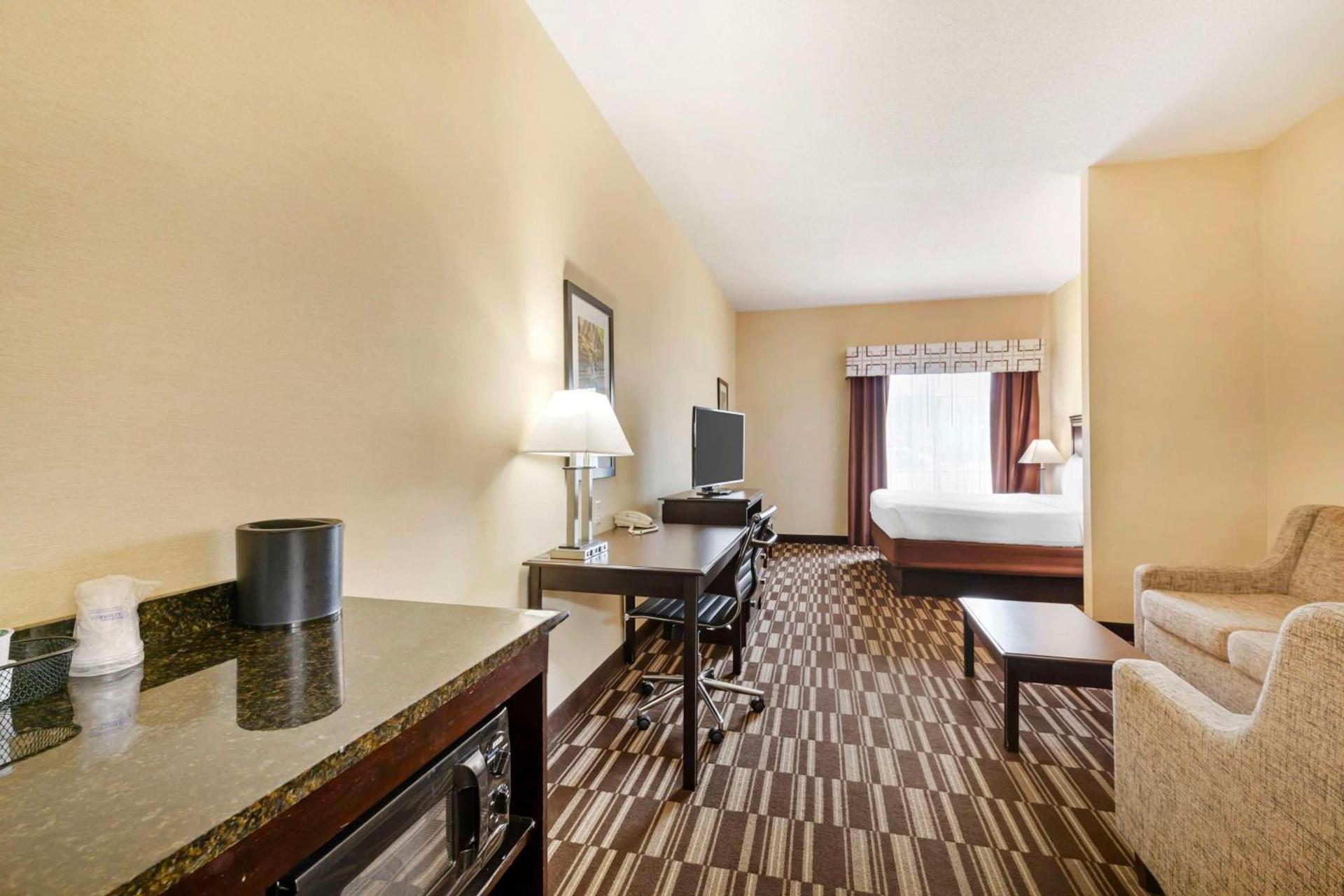 Best Western PLUS Victor Inn & Suites photo 25