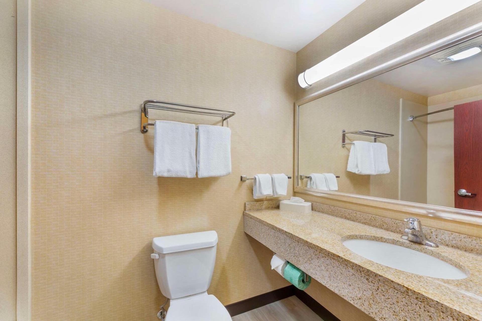 Best Western PLUS Victor Inn & Suites photo 22