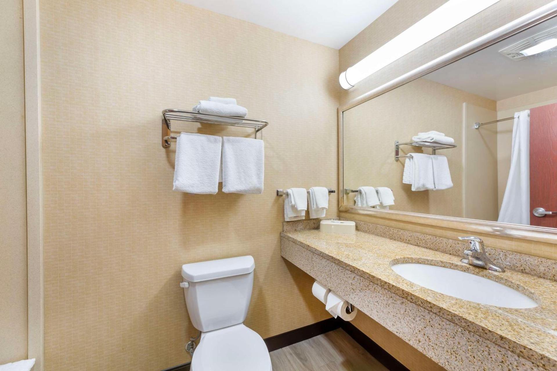 Best Western PLUS Victor Inn & Suites photo 28