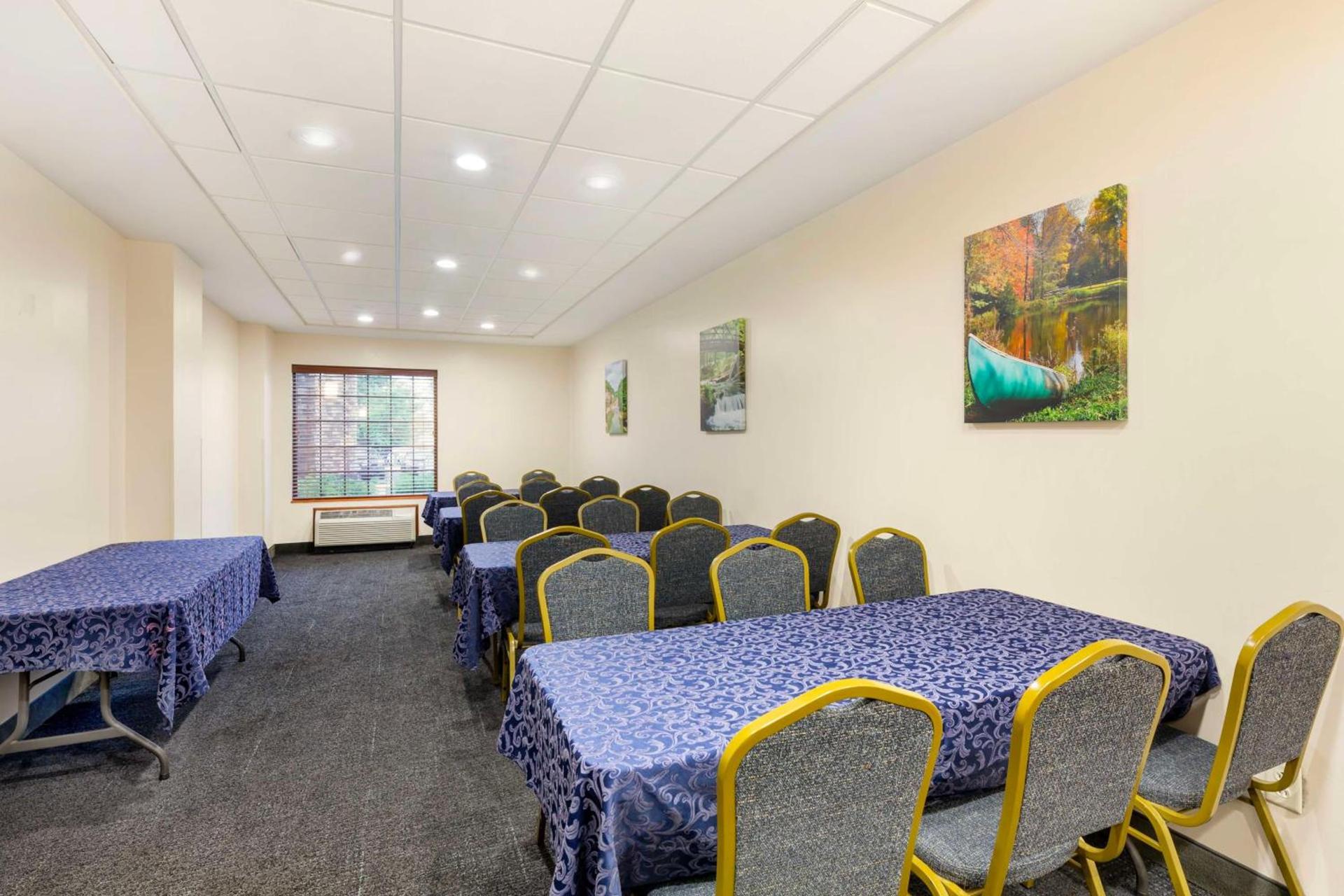 Best Western PLUS Victor Inn & Suites photo 24