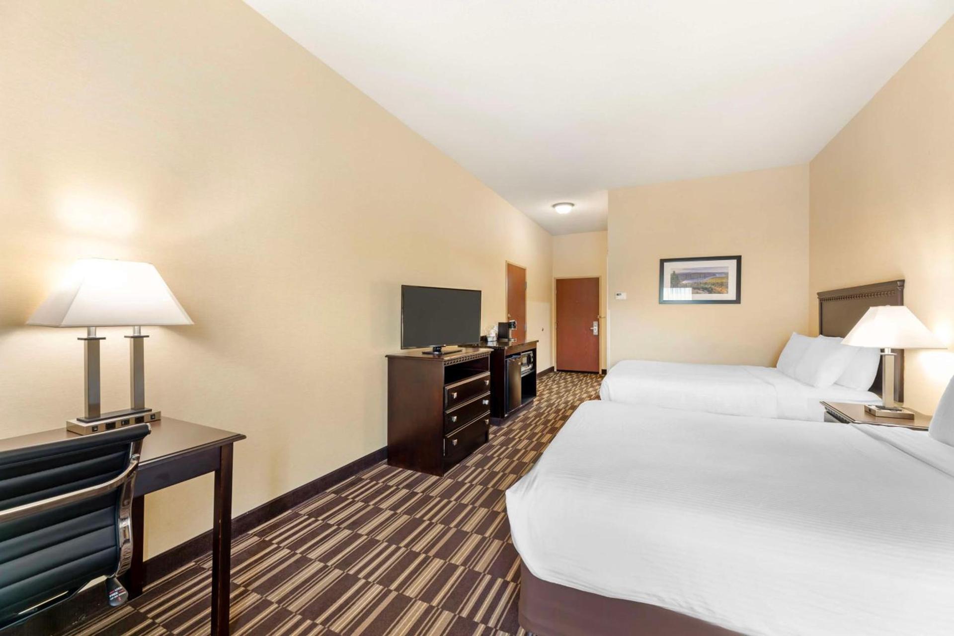 Best Western PLUS Victor Inn & Suites photo 32
