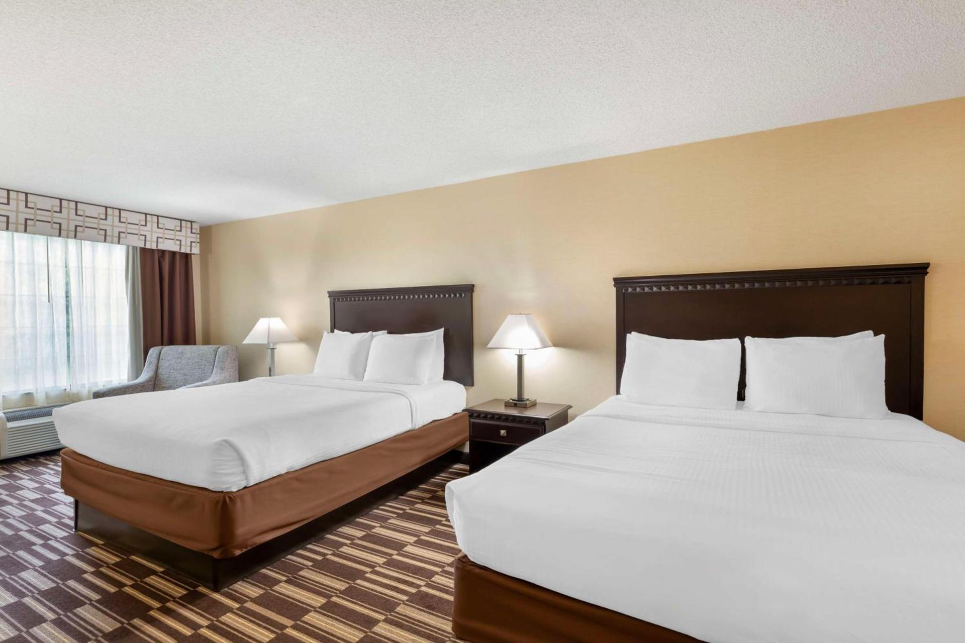 Best Western PLUS Victor Inn & Suites photo 35