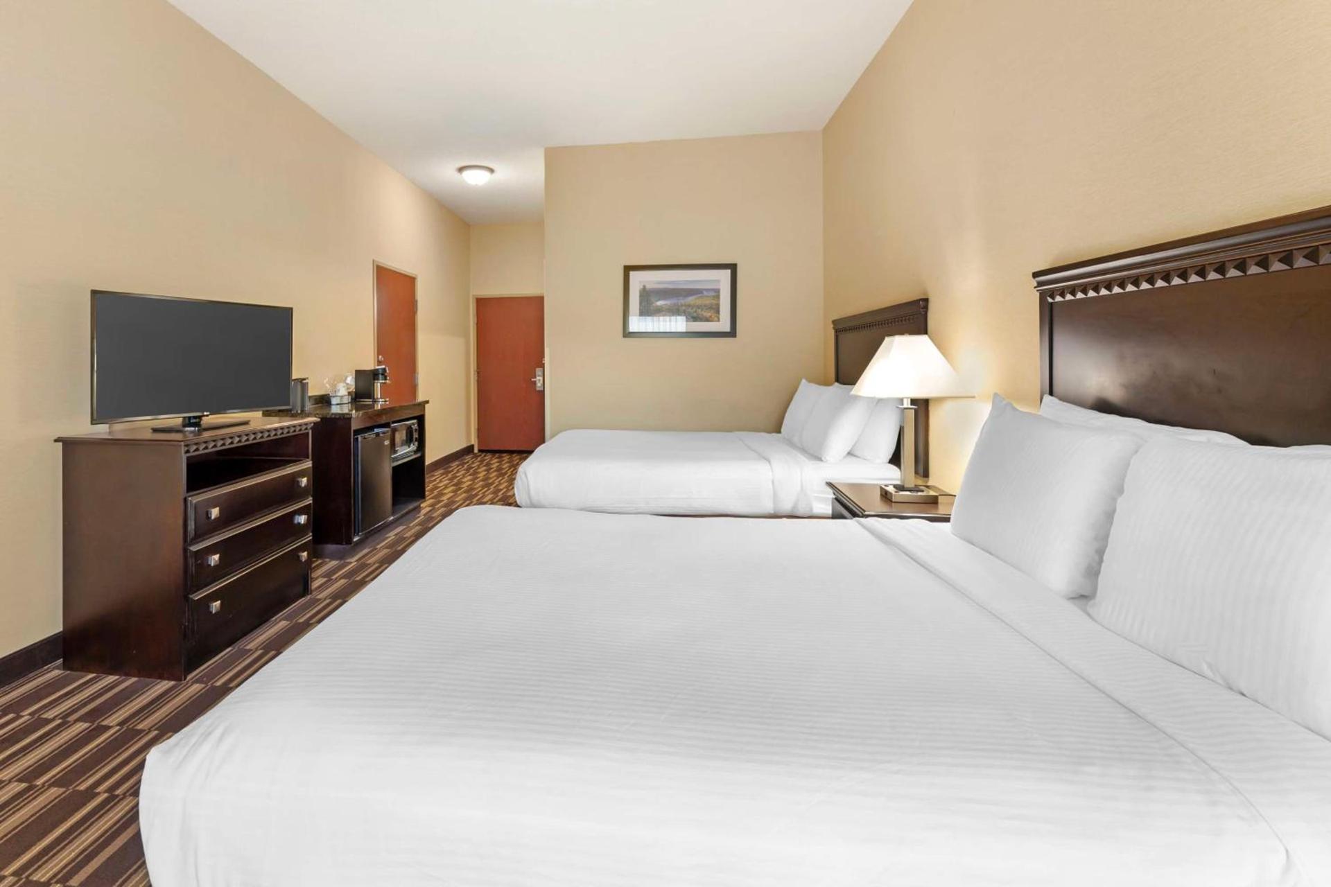 Best Western PLUS Victor Inn & Suites photo 33