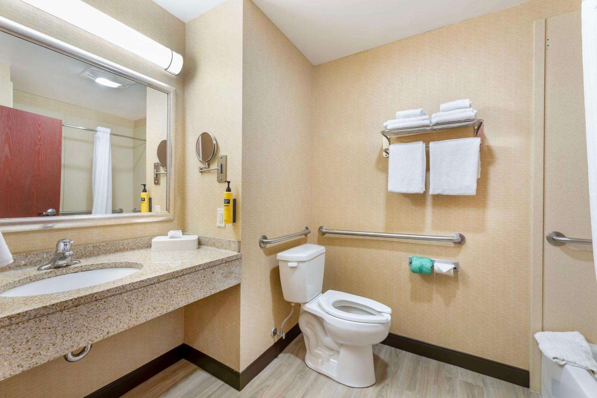 Best Western PLUS Victor Inn & Suites photo 34