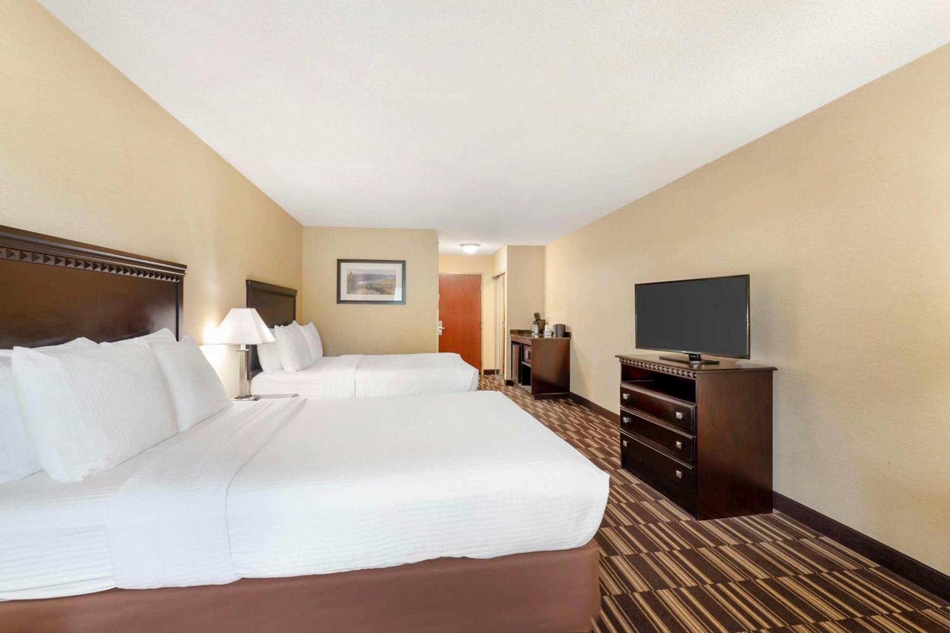 Best Western PLUS Victor Inn & Suites photo 38