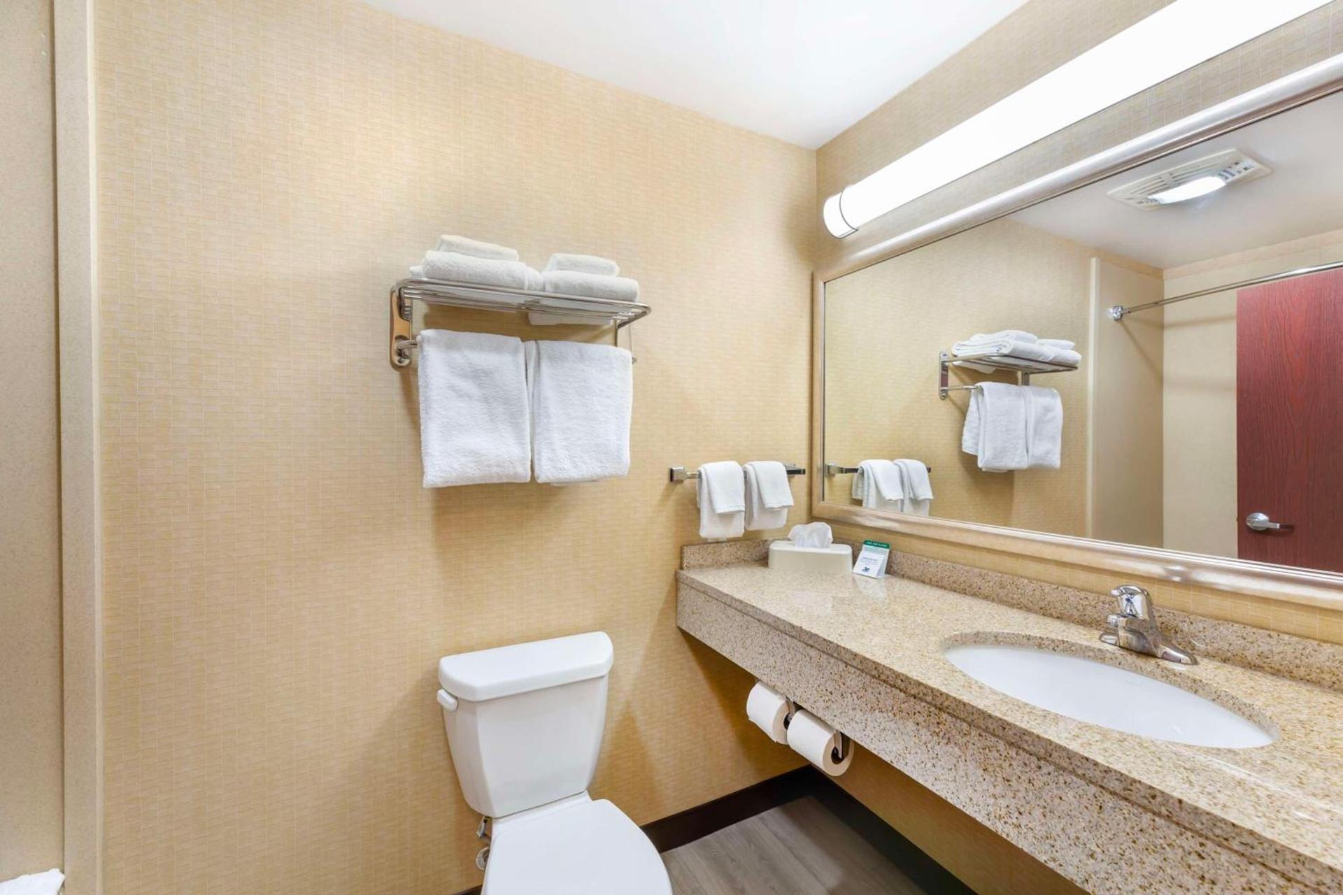 Best Western PLUS Victor Inn & Suites photo 40