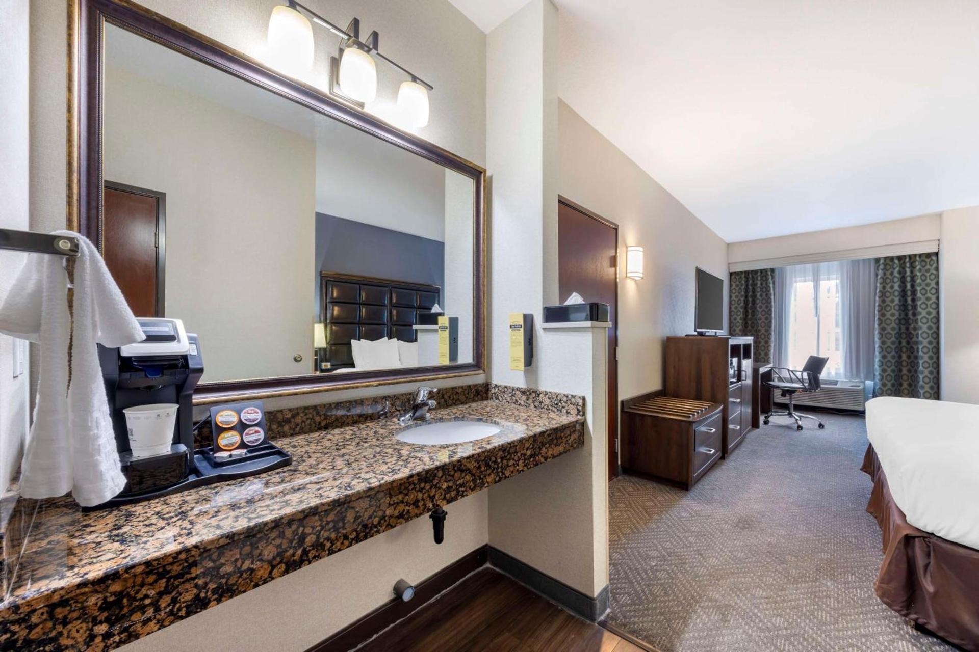 Best Western Plus Northwind Inn & Suites photo 19