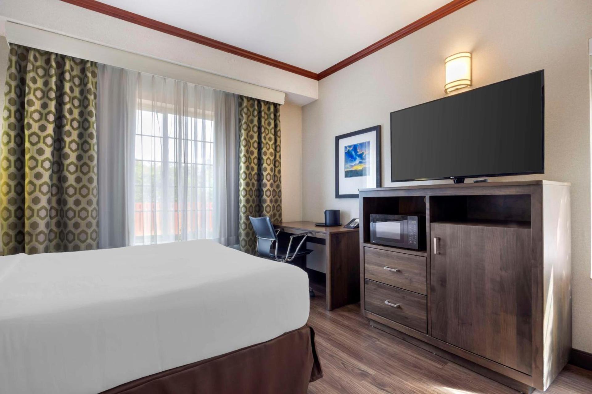 Best Western Plus Northwind Inn & Suites photo 32