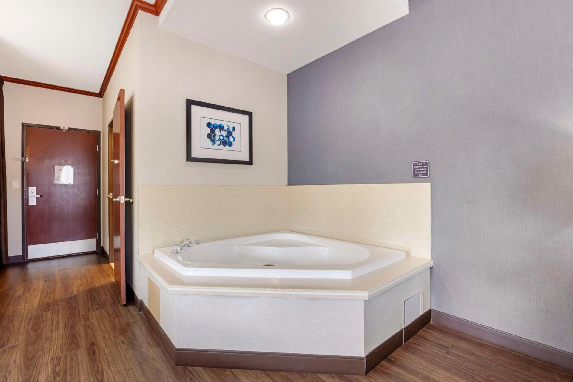 Best Western Plus Northwind Inn & Suites photo 33