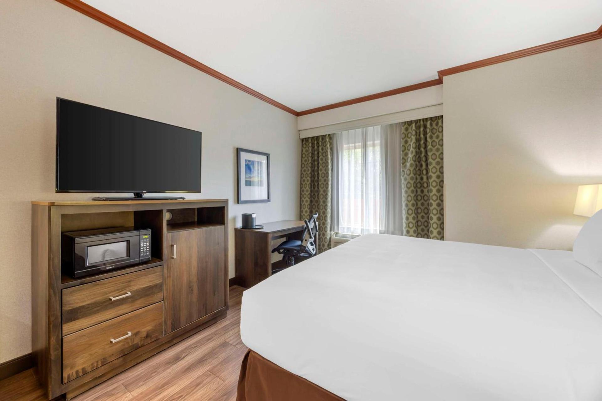 Best Western Plus Northwind Inn & Suites photo 37