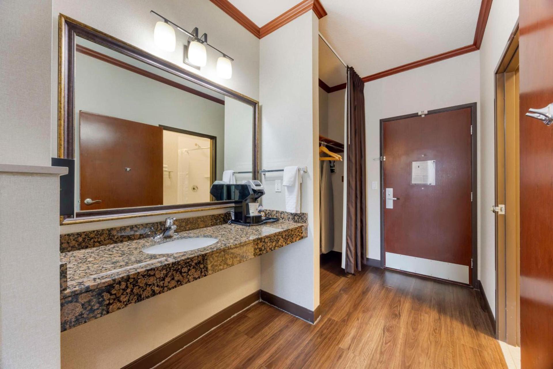 Best Western Plus Northwind Inn & Suites photo 35