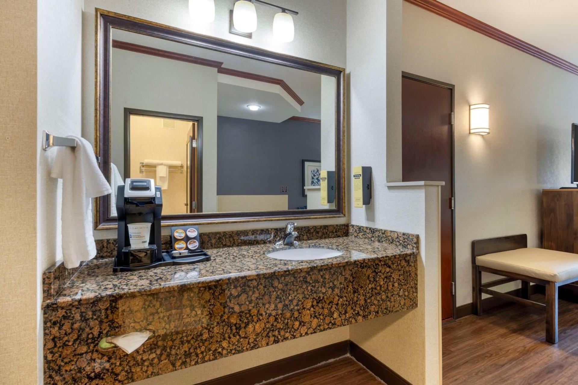 Best Western Plus Northwind Inn & Suites photo 20